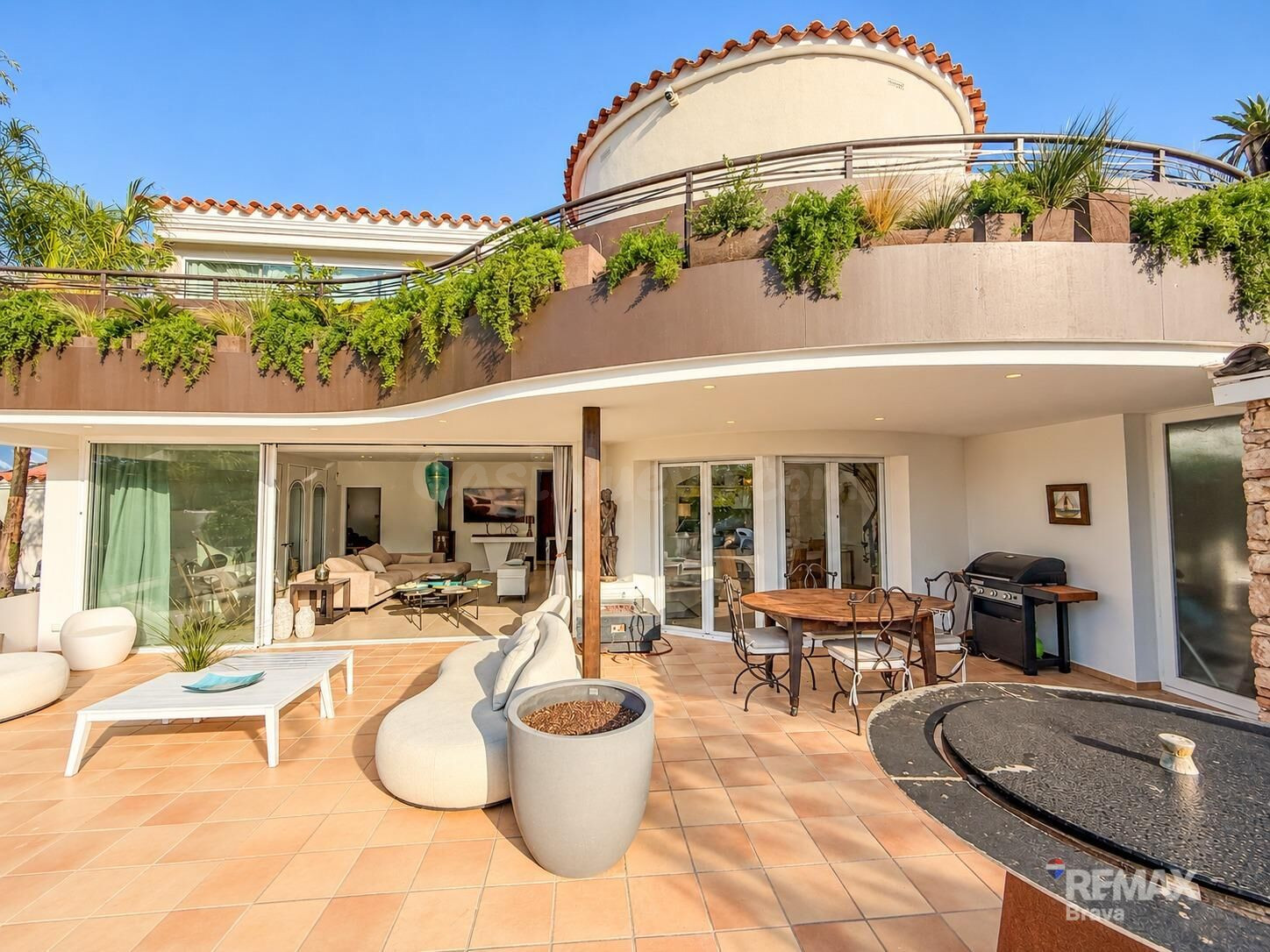 Espectacular villa con 6 suites, piscina y amarre privado en Empuriabrava.