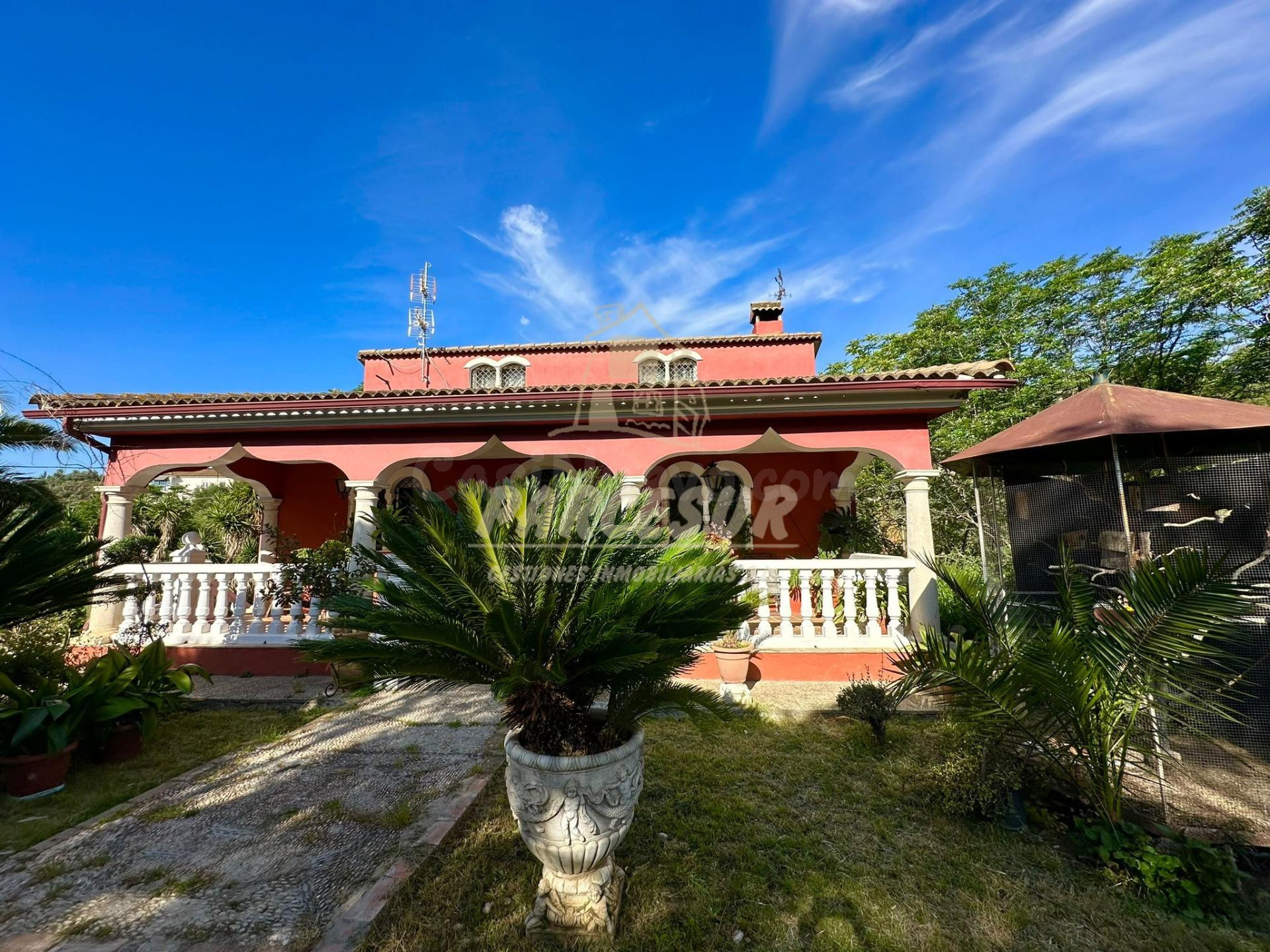 CUEVAS BAJAS- NO HIPOTECABLE - Parcela de 6.000m2 con casa de 2 plantas.