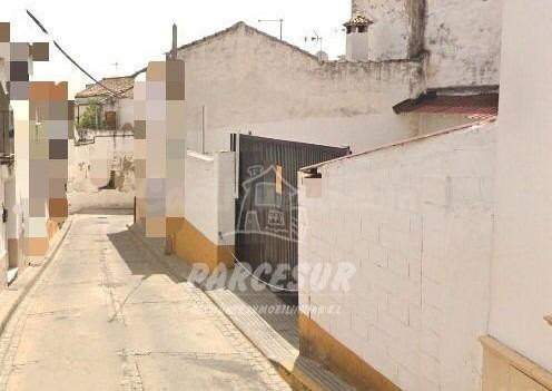 En Almodóvar del Río, Solar de 180m2 aprox. con luz y agua.
