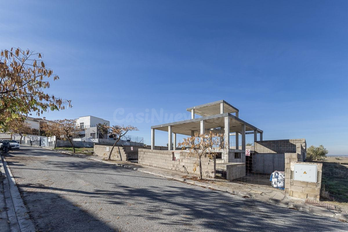 Parcela exclusiva con estructura de Chalet independiente y piscina en Urb. El Montecillo, Las Gabias