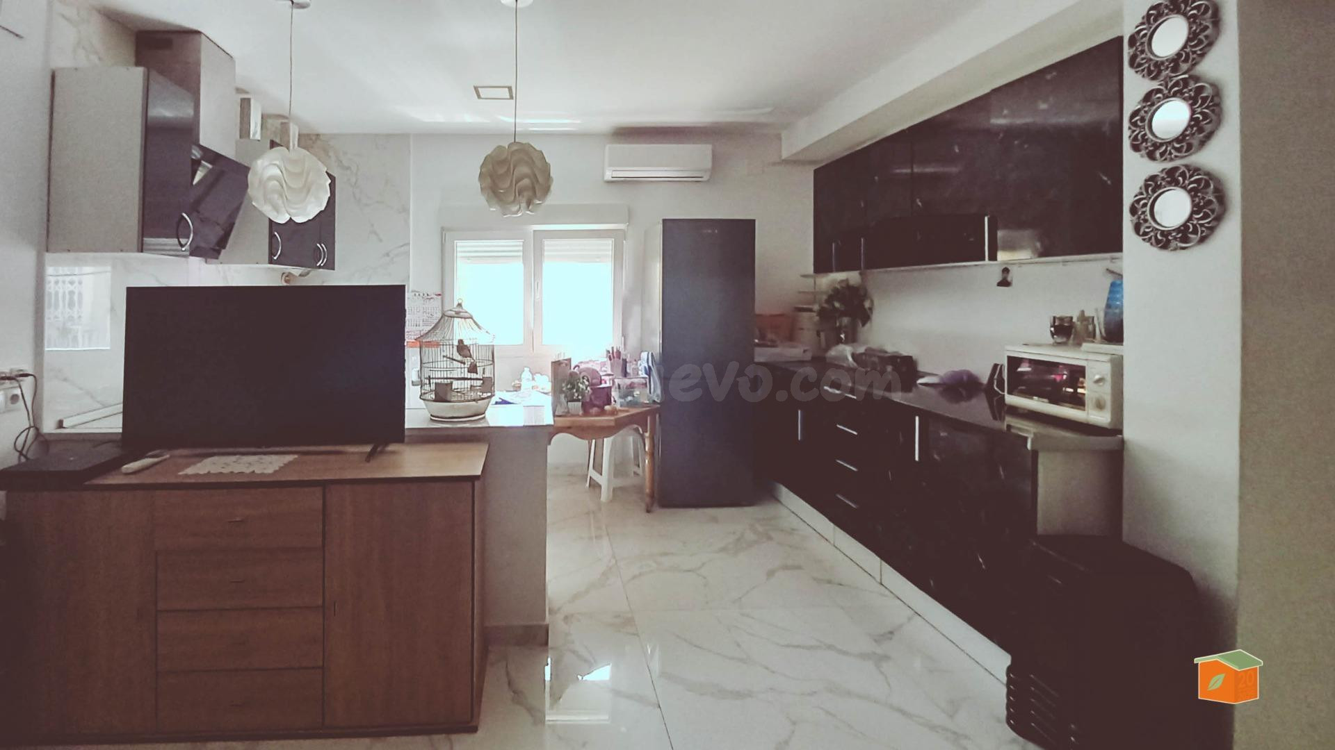 CASA DE CUATRO PLANTAS CON GARAJE Y DOS TERRAZAS EN VENTA EN AMPOSTA (TARRAGONA)
