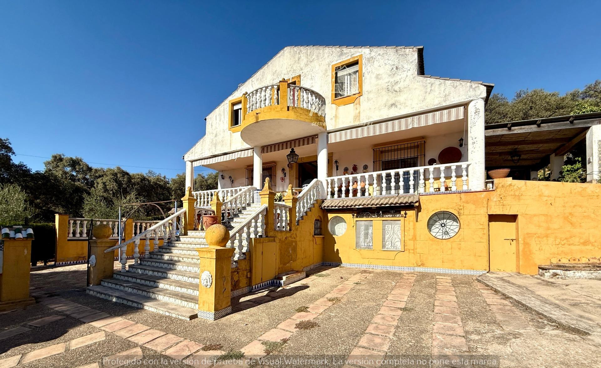 Casa con terreno  en Córdoba con Piscina y Amplios Espacios