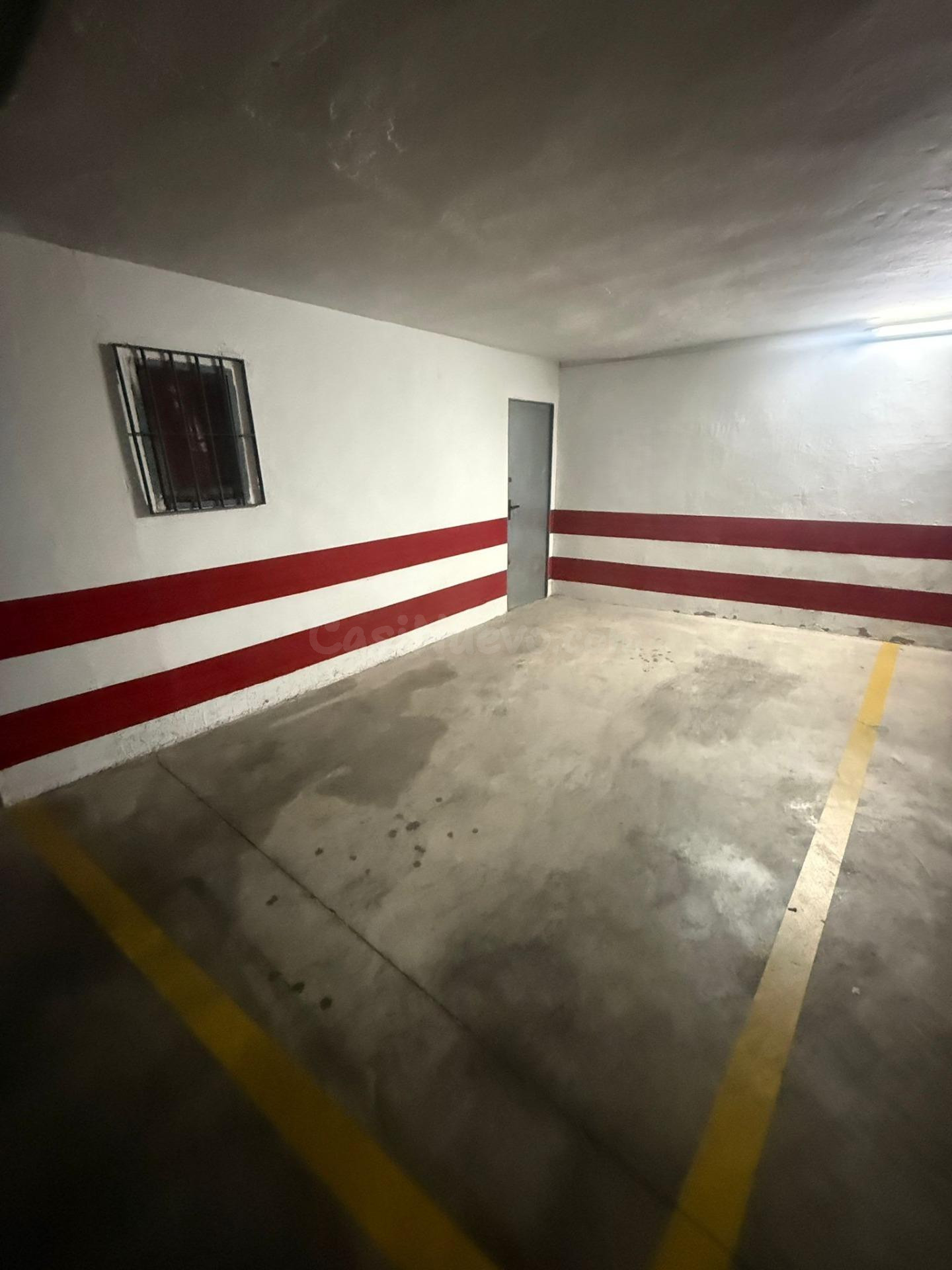 Garaje en Venta con TRASTERO en Ciudad jardín, Córdoba - Oportunidad Única