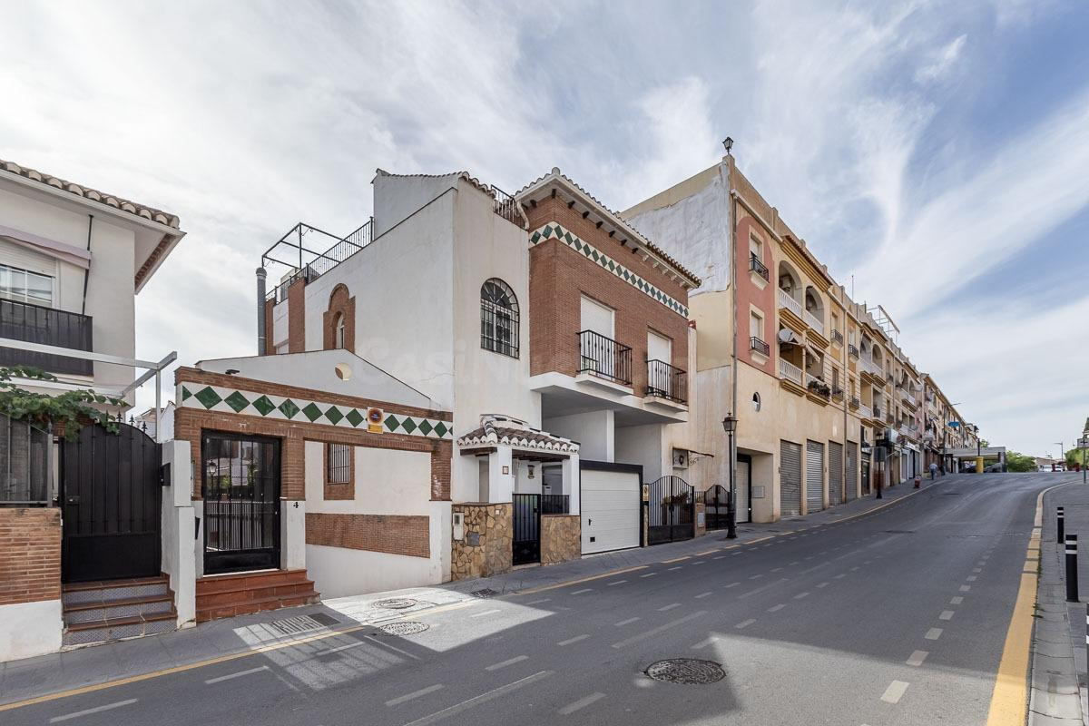 Encantadora adosada familiar en Gójar