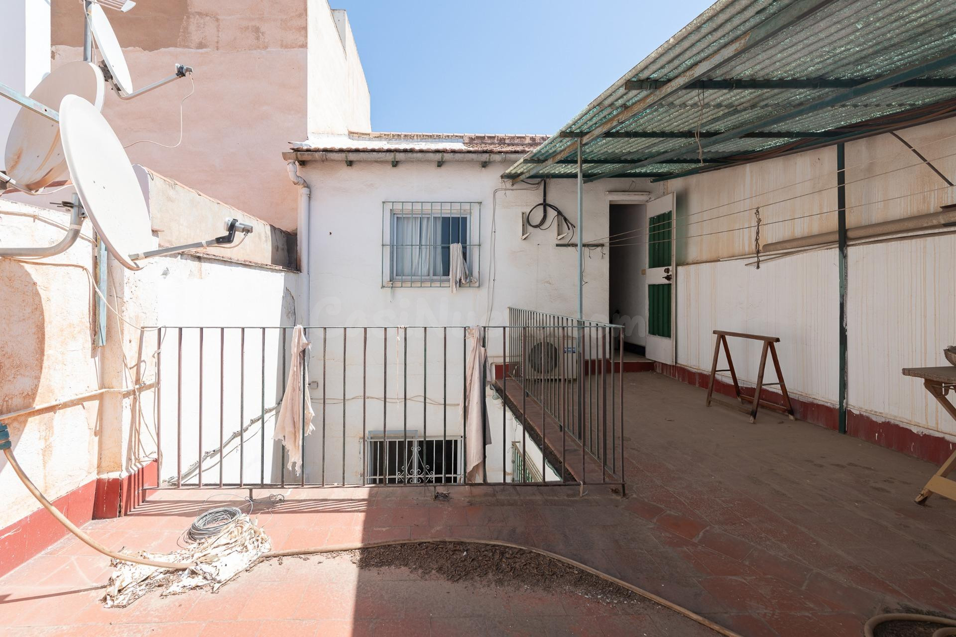 Amplia Casa en Málaga - Oportunidad de Inversión