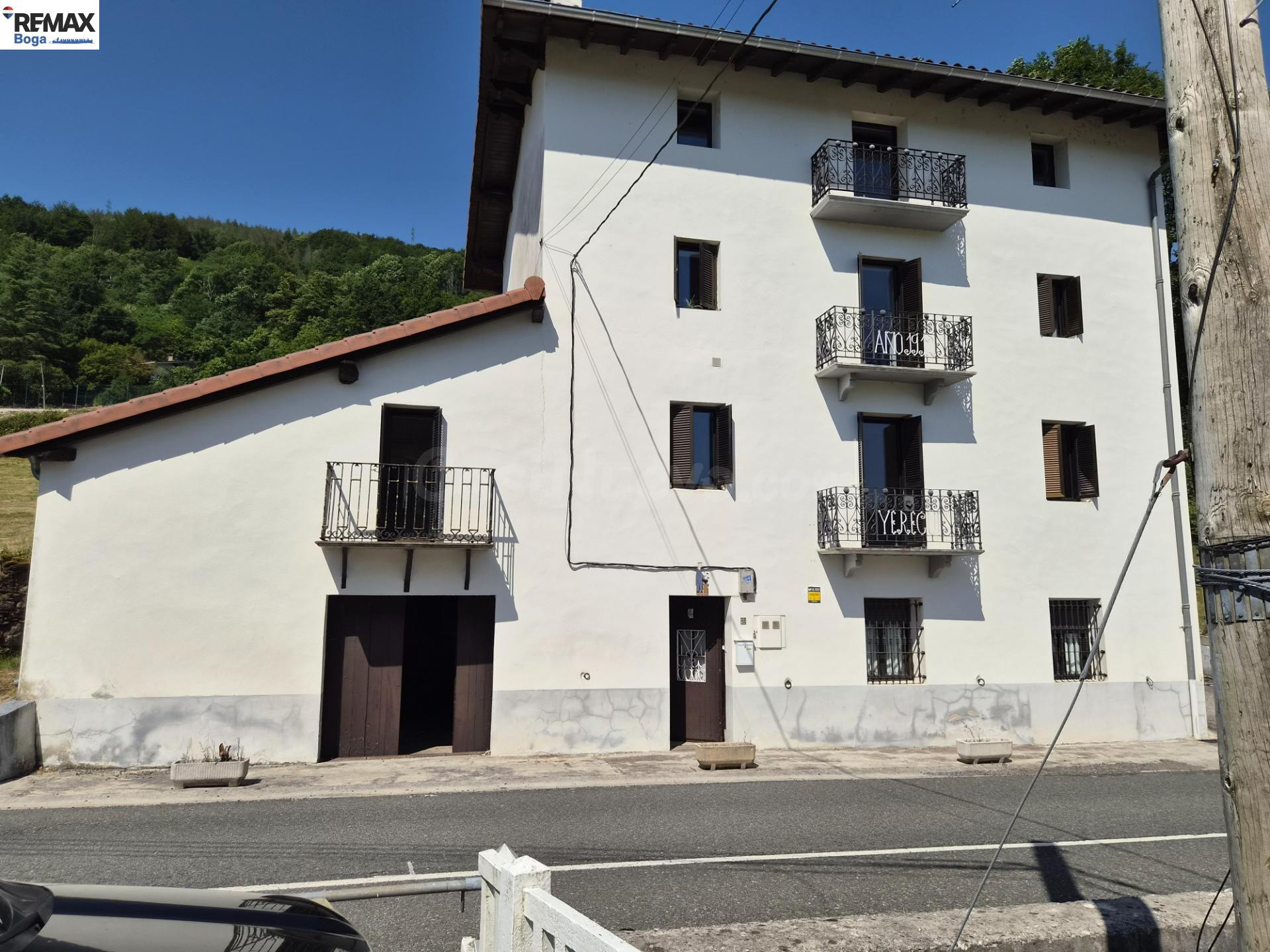 Caserío recién reformado.
