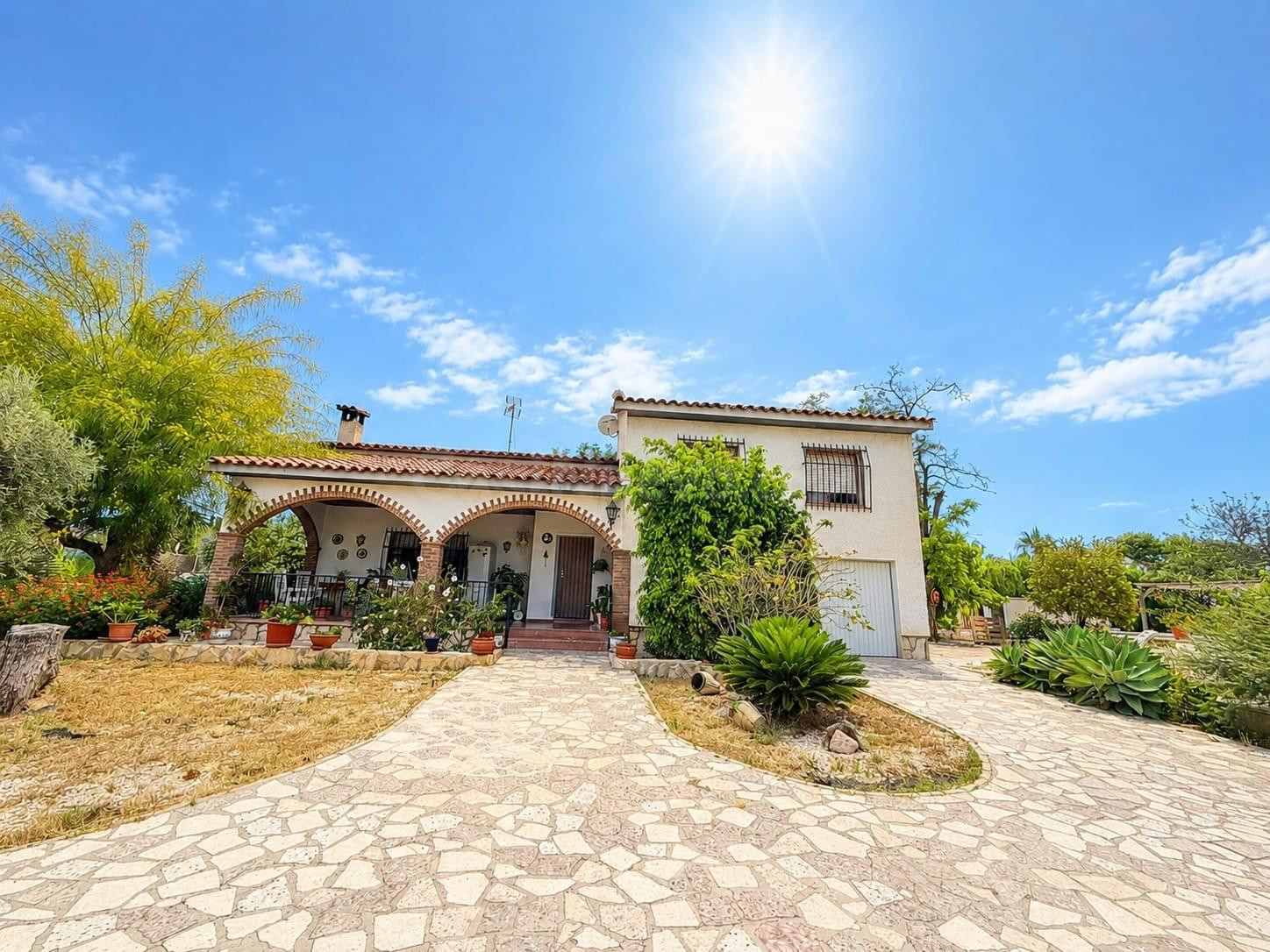 ESTUPENDO CHALET EN SAN VICENTE DEL RASPEIG, EN SUELO URBANO