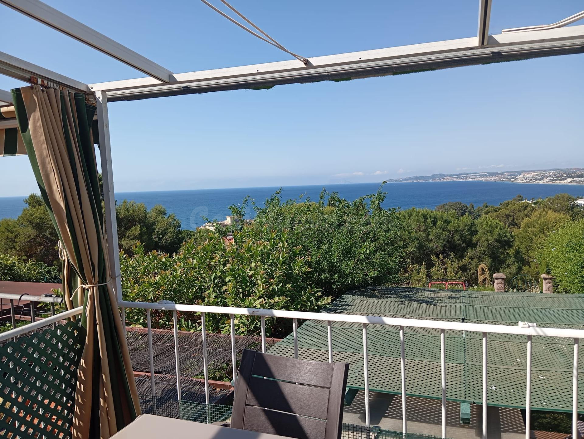 Magnífica Casa Adosada en Venta en Seghers, Estepona | Vistas al Mar, 4 Dormitorios, Jardín y Amplio Sótano