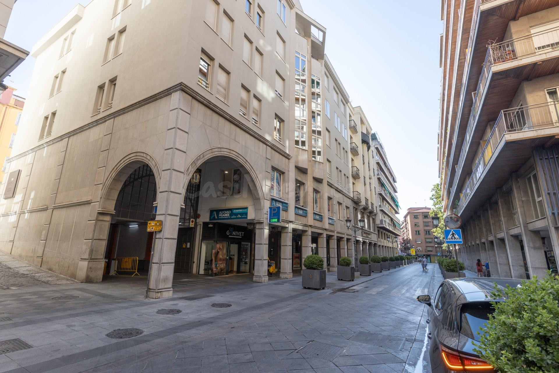 ALQUILER DE LOCAL EN CALLE GANIVET-GRANADA