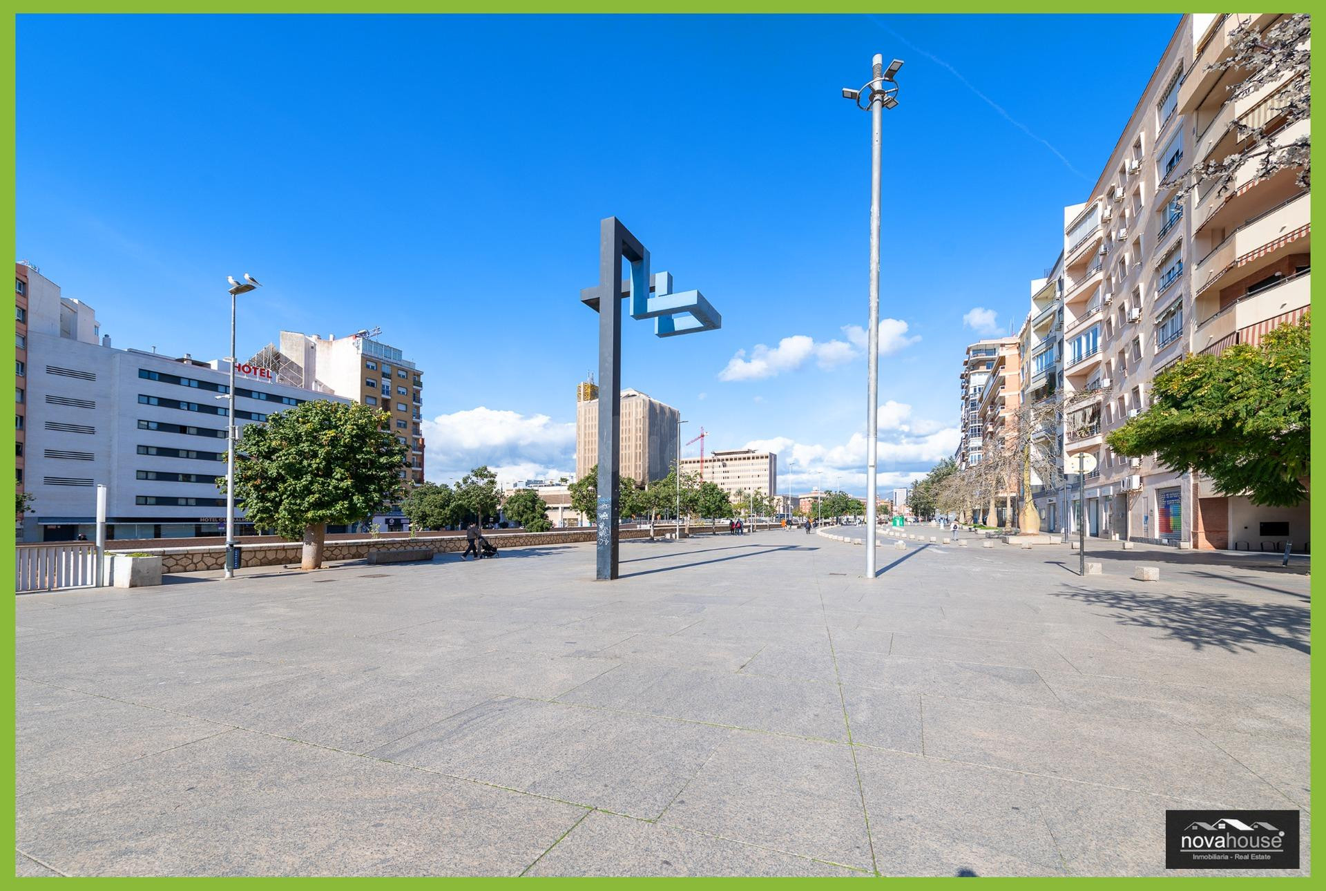 VIVIENDA EN LA ZONA DEL SOHO CON TERRAZA Y VISTAS DESPEJADAS. NUDA PROPIEDAD