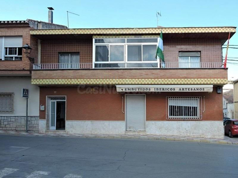 Casa Independiente con Local Comercial