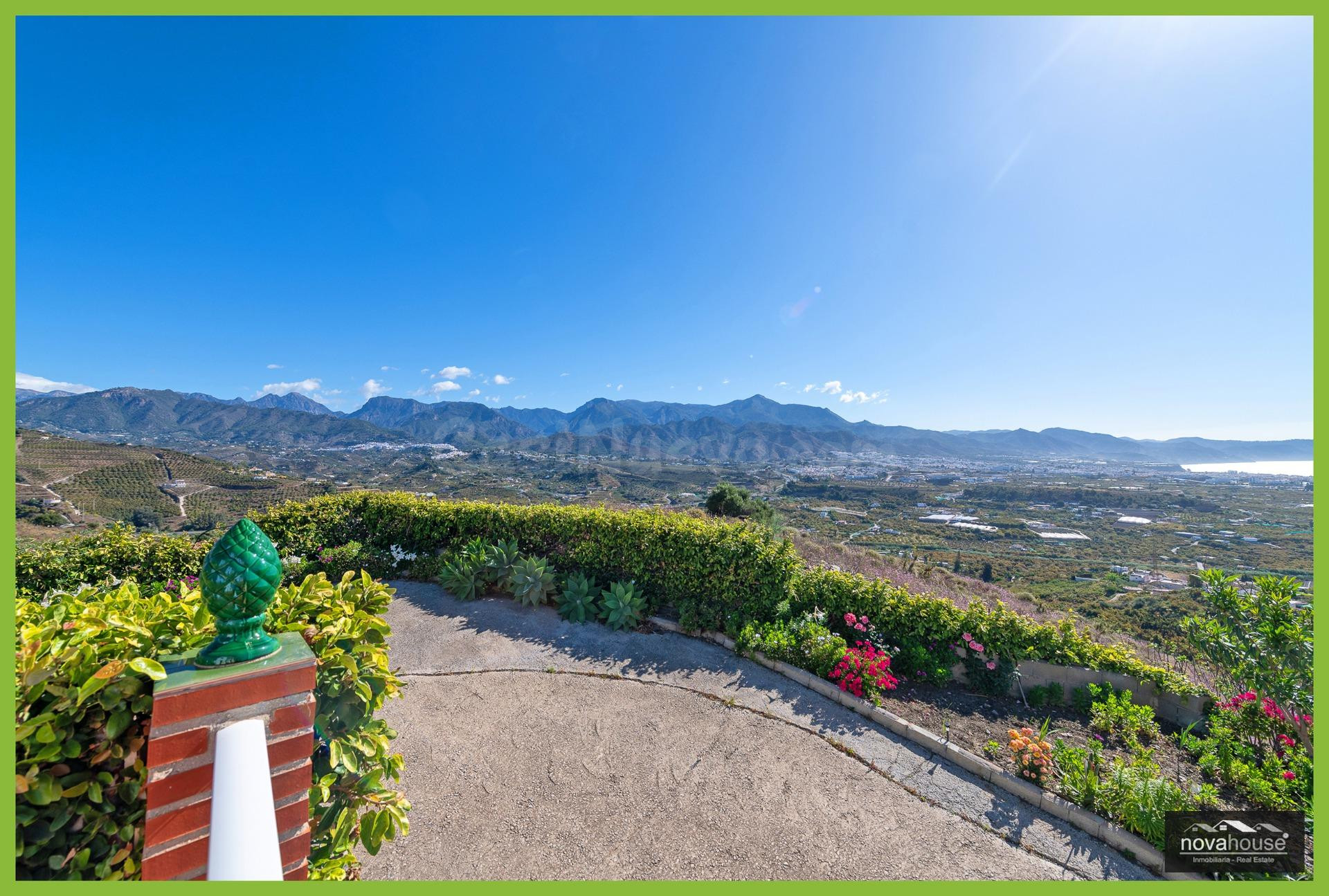Exclusivo Terreno Rural con Casa y Plantación de Aguacates en Nerja