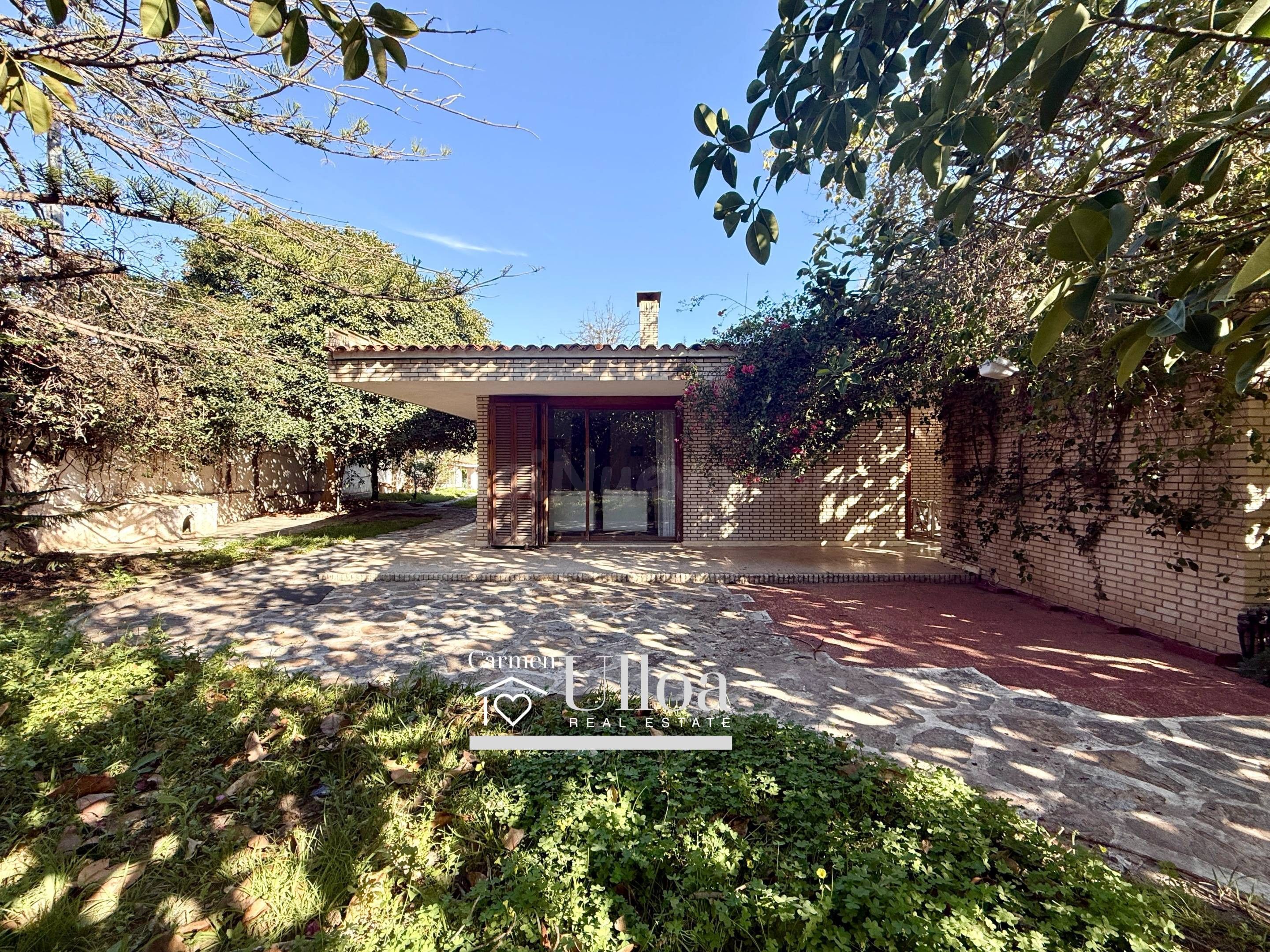 GRAN CHALET INDEPENDIENTE DE 708 M2 CON PISCINA PRIVADA EN VISTAHERMOSA, ALICANTE