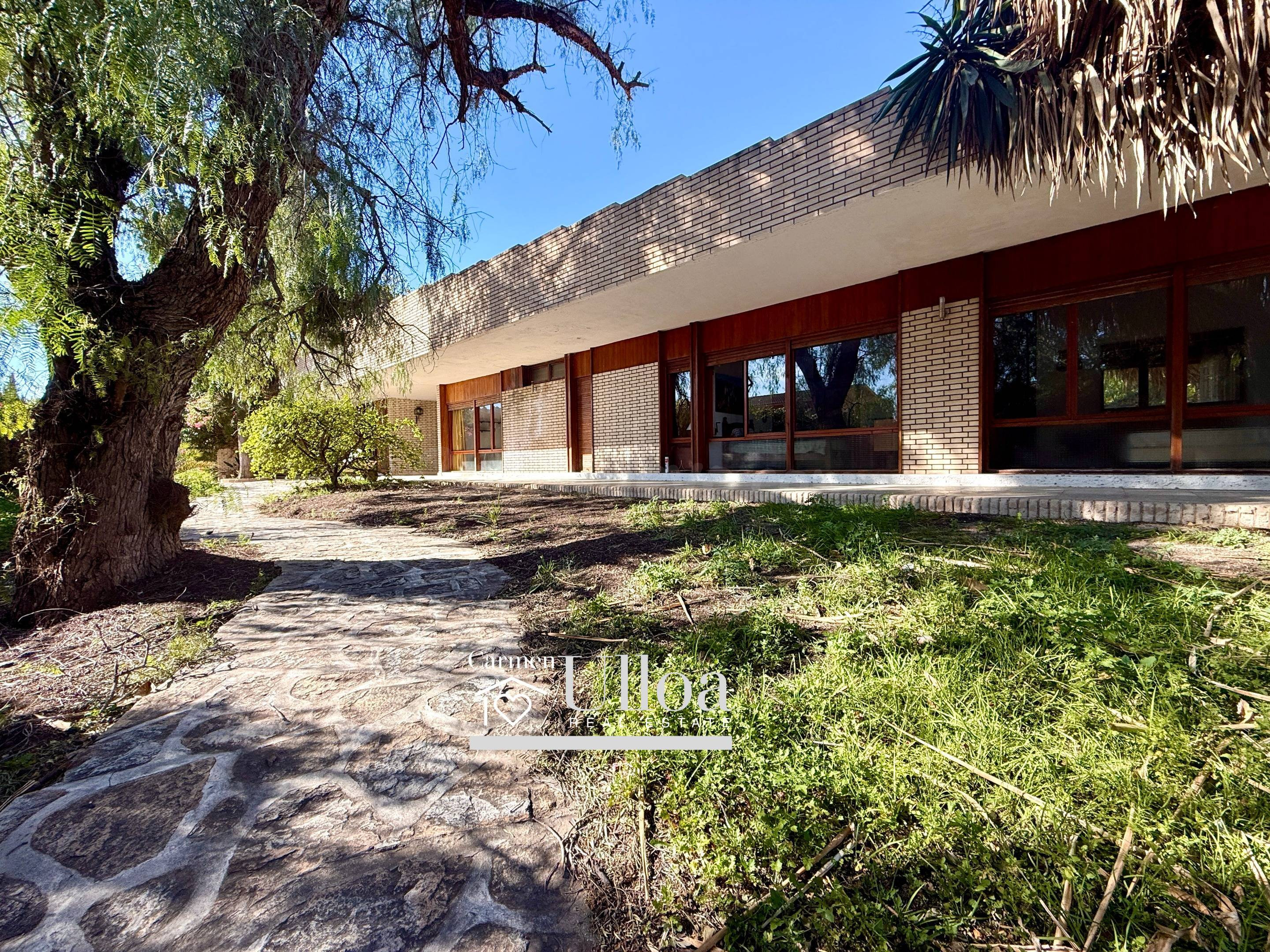 EXCLUSIVO CHALET INDEPENDIENTE CON GRAN PARCELA Y PISCINA PRIVADA EN ALICANTE