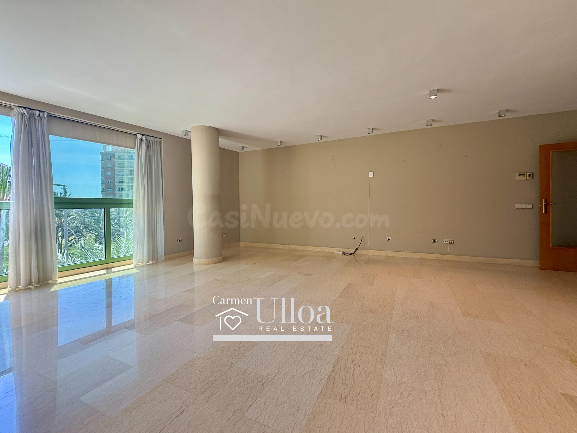 EXCLUSIVA PLANTA COMPLETA EN LA PLAZA DE LOS LUCEROS CON POSIBILIDAD DE PLAZA DE GARAJE