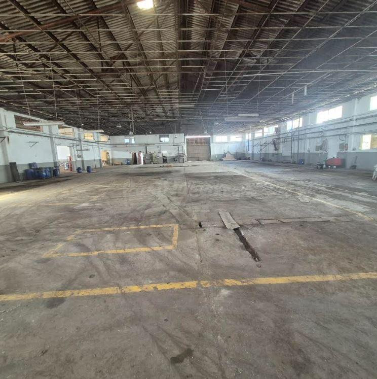 SE VENDE NAVE COMERCIAL EN EL POLIGONO CARMADAY DE 2.700 MET