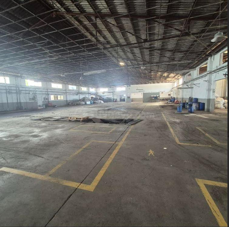 SE VENDE NAVE COMERCIAL EN EL POLIGONO CARMADAY DE 2.700 MET - foto 2