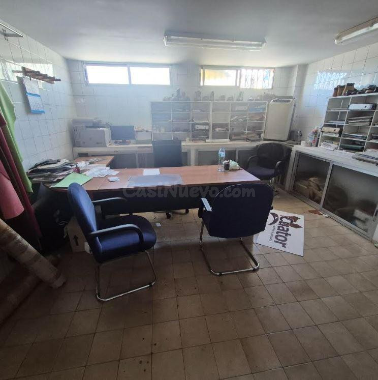 SE VENDE NAVE COMERCIAL EN EL POLIGONO CARMADAY DE 2.700 MET - foto 4