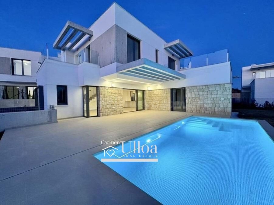 VILLA CONTEMPORÁNEA CON VISTAS AL MAR Y A LA MONTAÑA EN SIERRA CORTINA