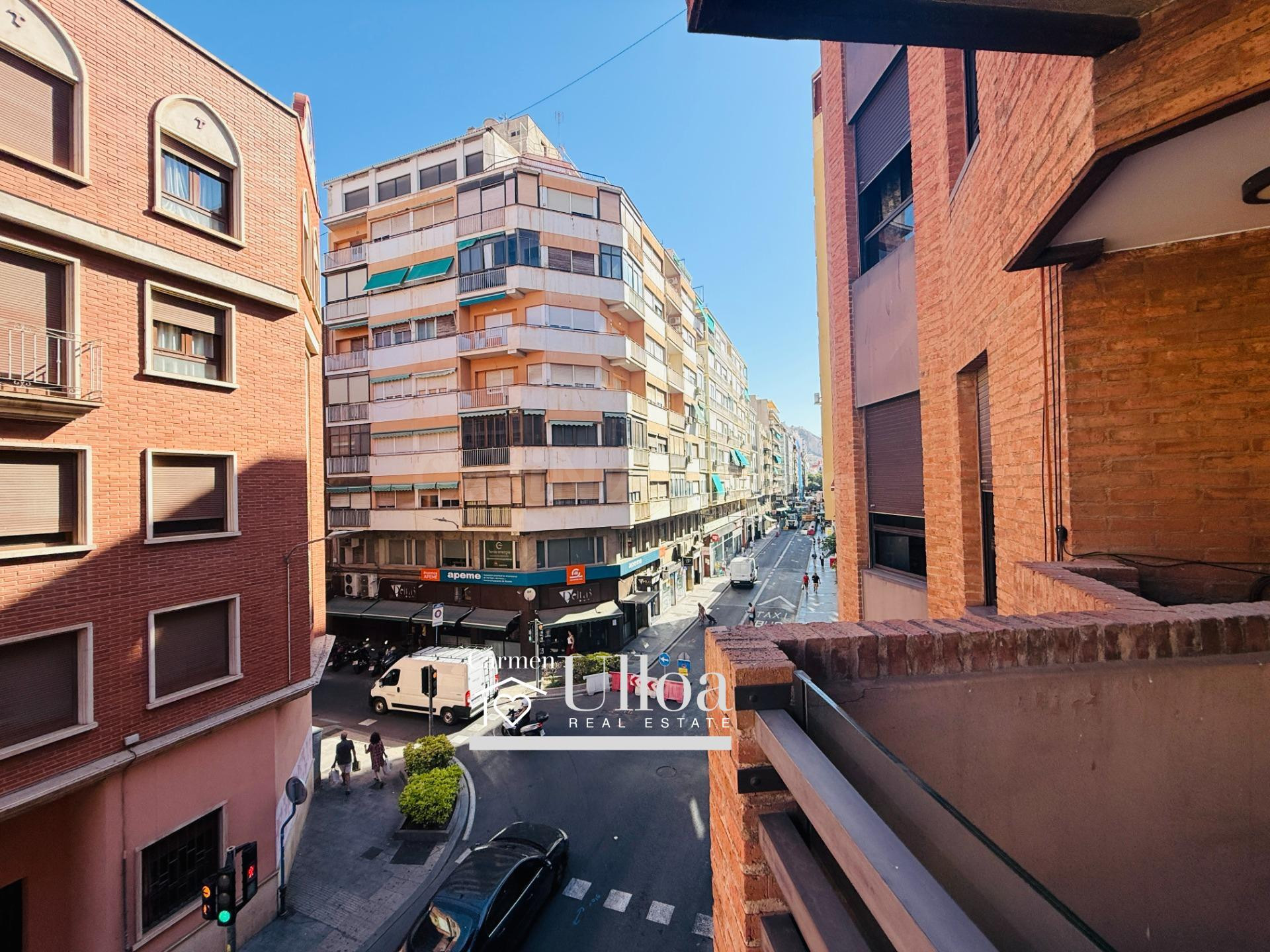 PISO AMPLIO Y BIEN COMUNICADO EN EL CENTRO DE ALICANTE