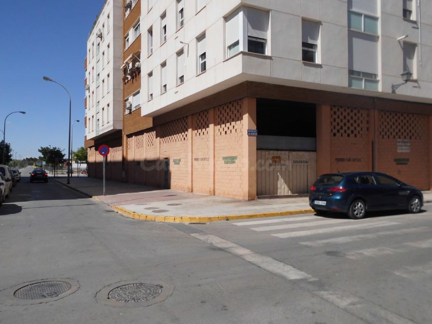 Local comercial 470m² en alquiler - Almansa