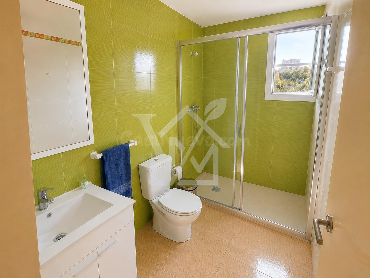 Casa de dos plantas con 3 habitaciones dobles en Amposta, zona Grao
