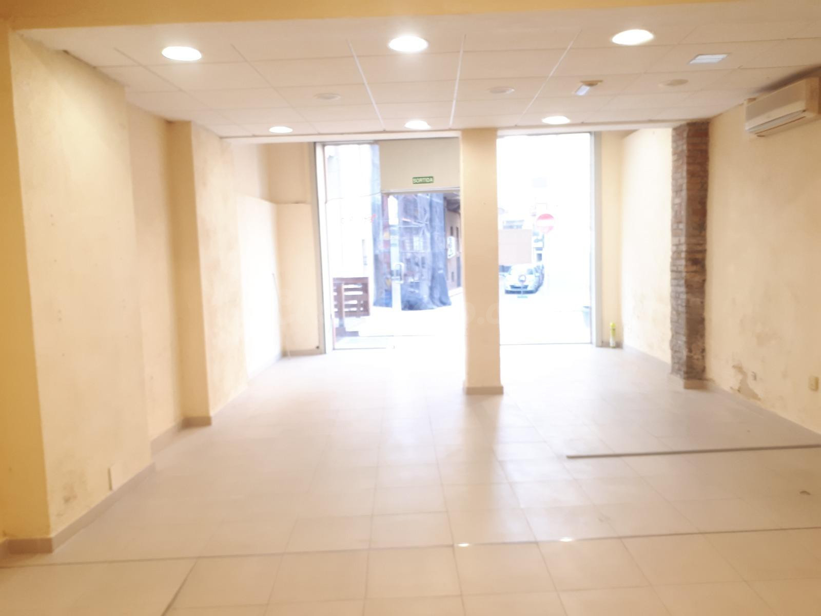 Amplio Local Comercial de Tortosa