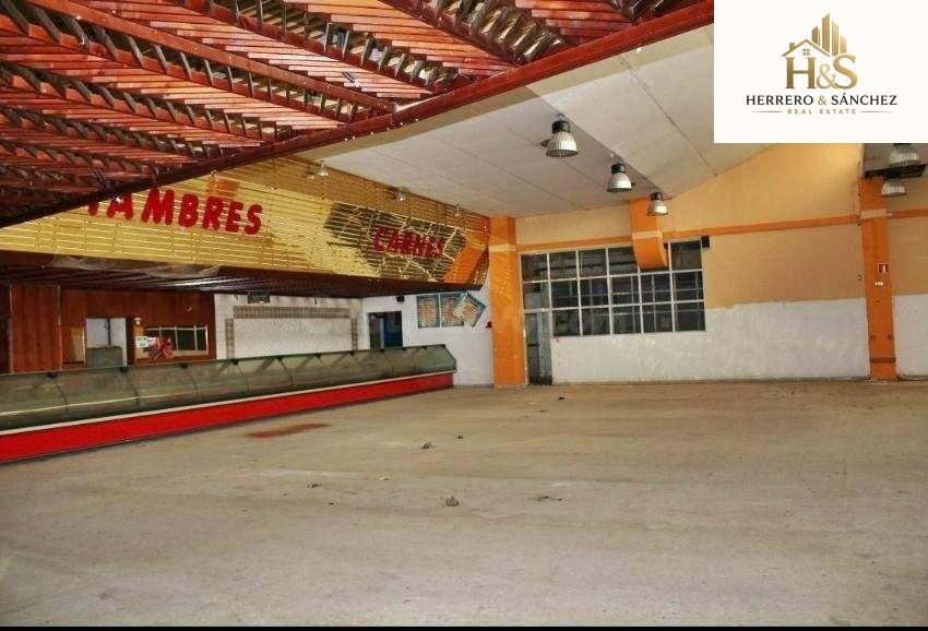 LOCAL COMERCIAL DE CASI 2.000 m2 EN VENTA – PLAÇA LA FOIA - CENTRO DE IBI