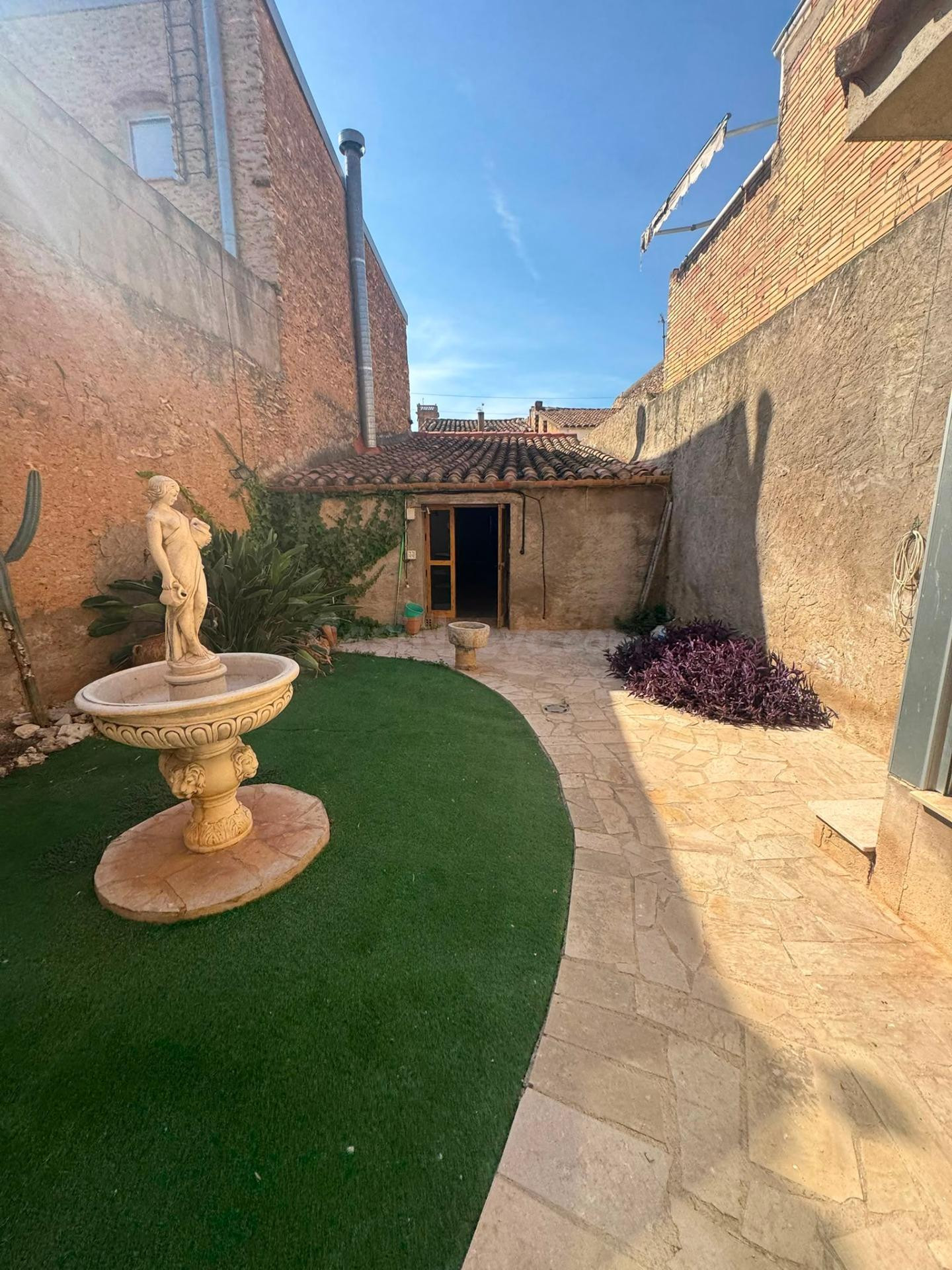 Amplia Casa en Santa Barbara, Cataluña - Ideal para Familias