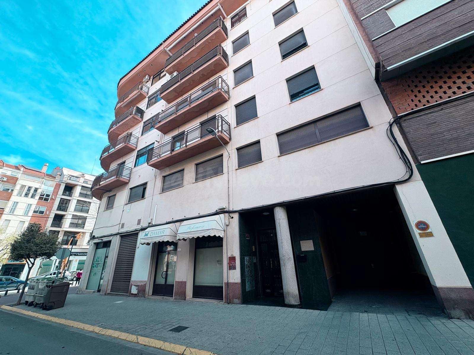 PISO IDEAL PARA NEGOCIO. ENTRADA POR EDIFICIO O POR LOCAL