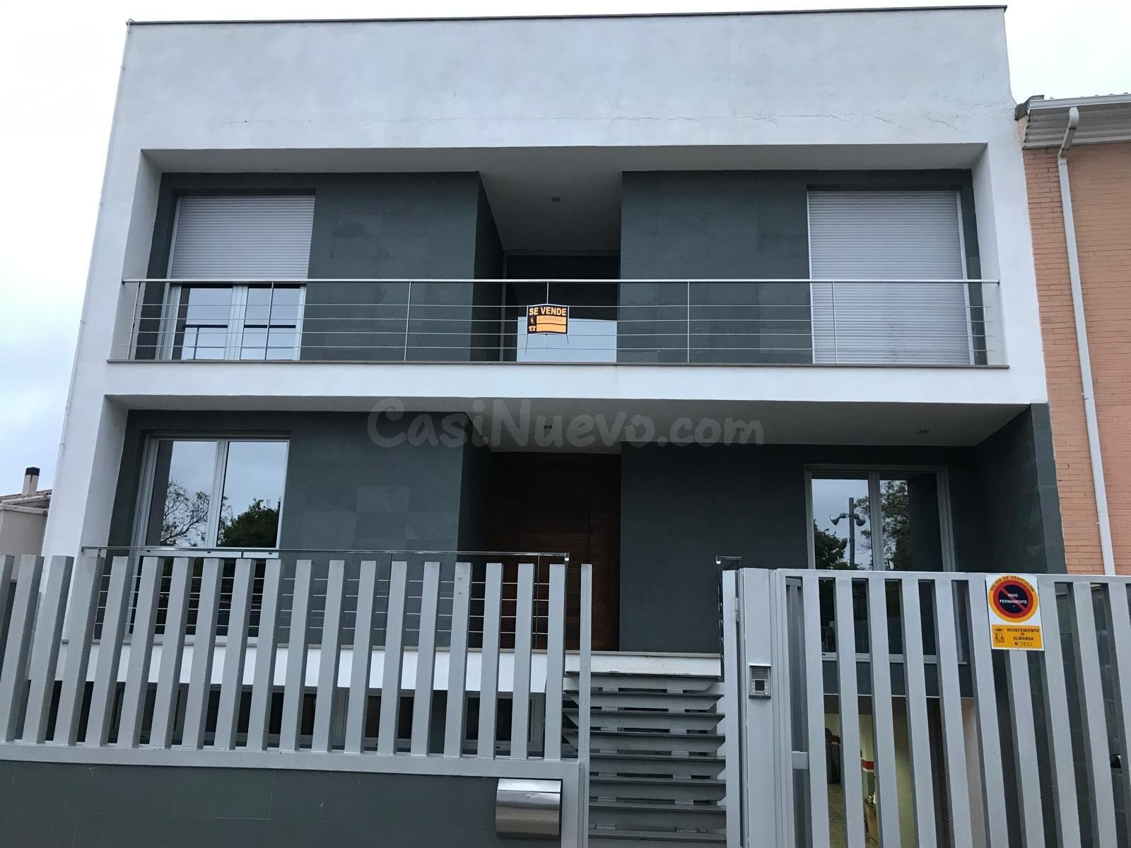 Adosado 4 habitaciones 280m² en venta - S.U.P 1