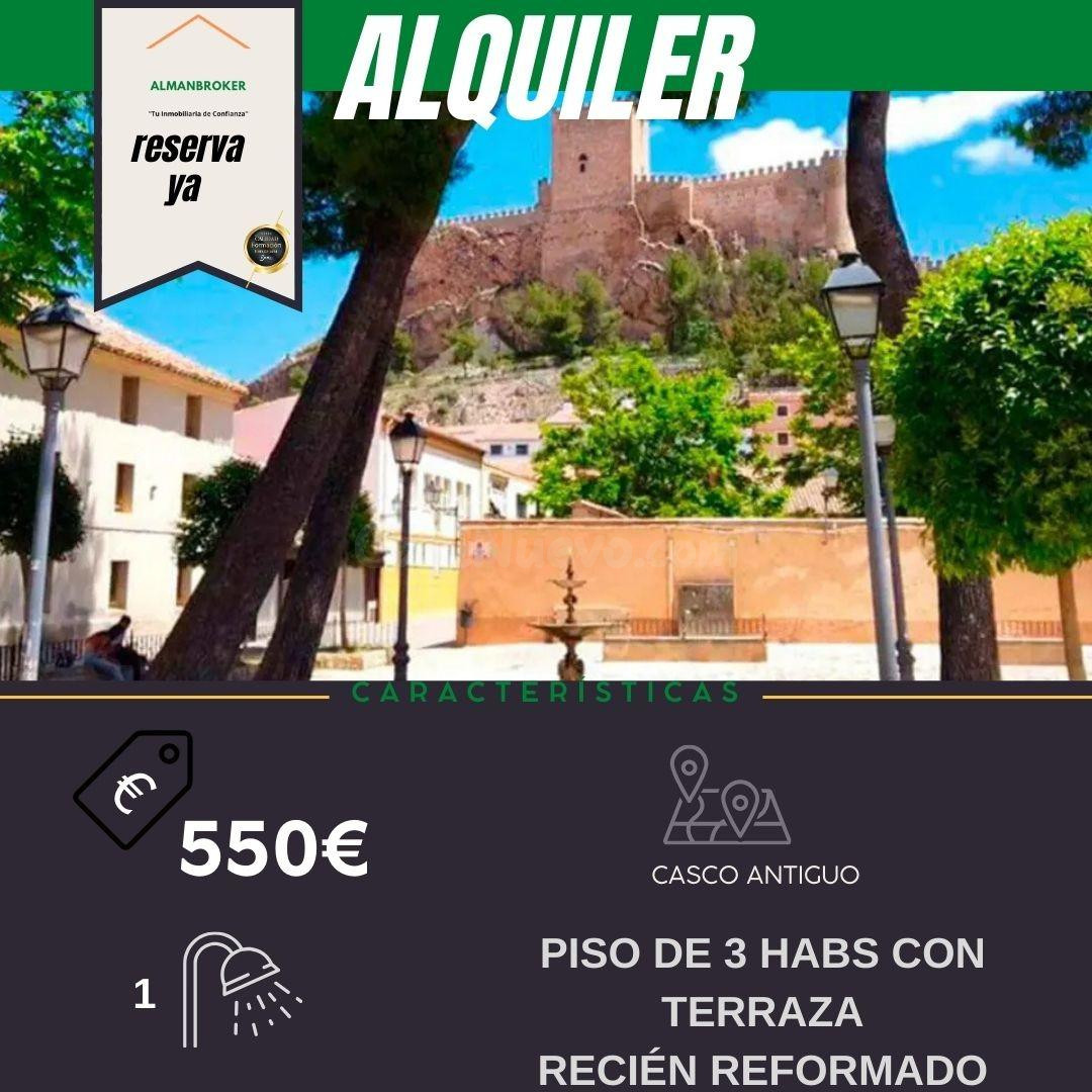 Amplio piso en alquiler con terraza en el casco antiguo de Almansa. Totalmente reformado