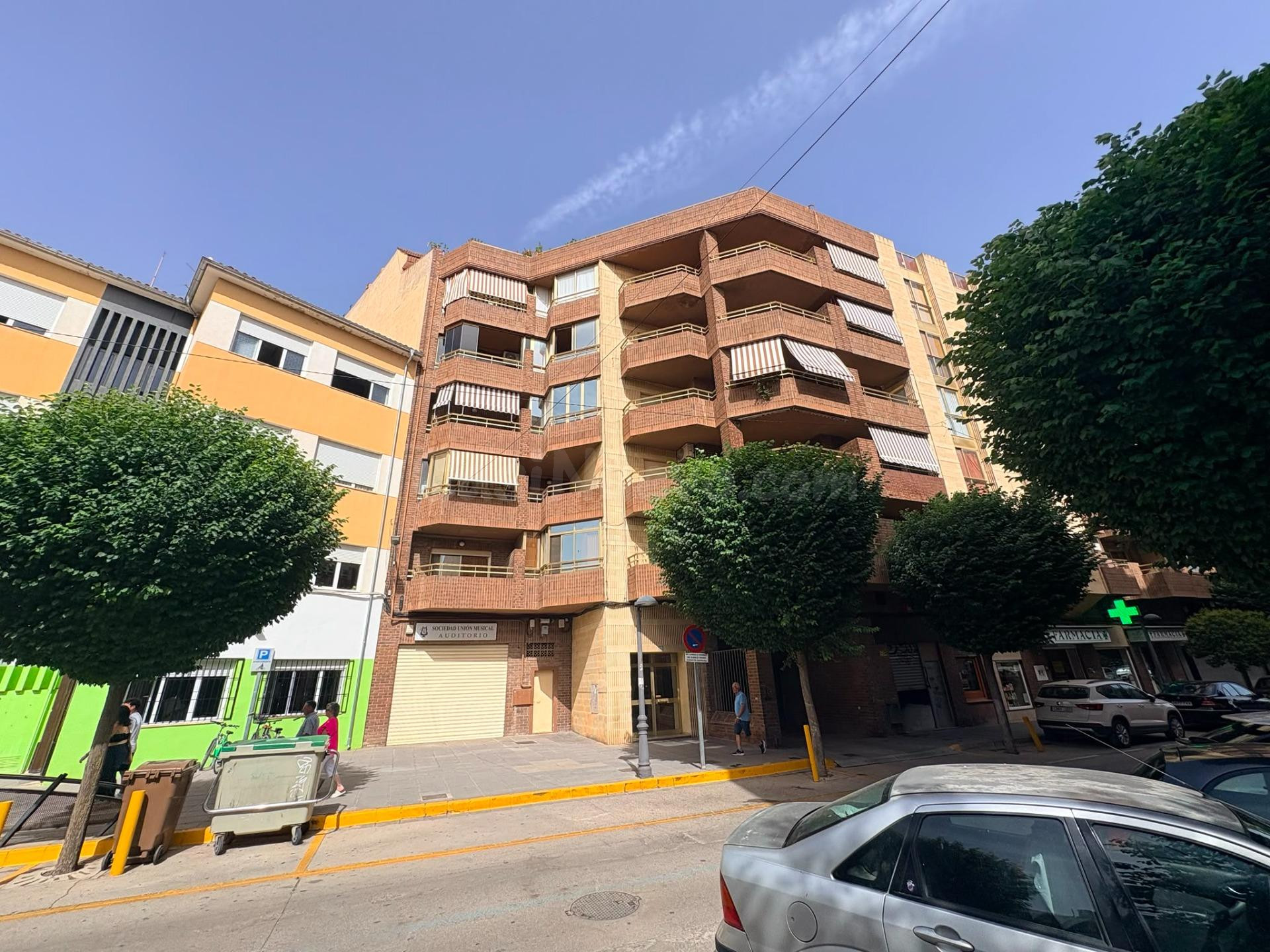 PISO EN ZONA JARDIN CON GARAJE Y TRASTERO. 145M2