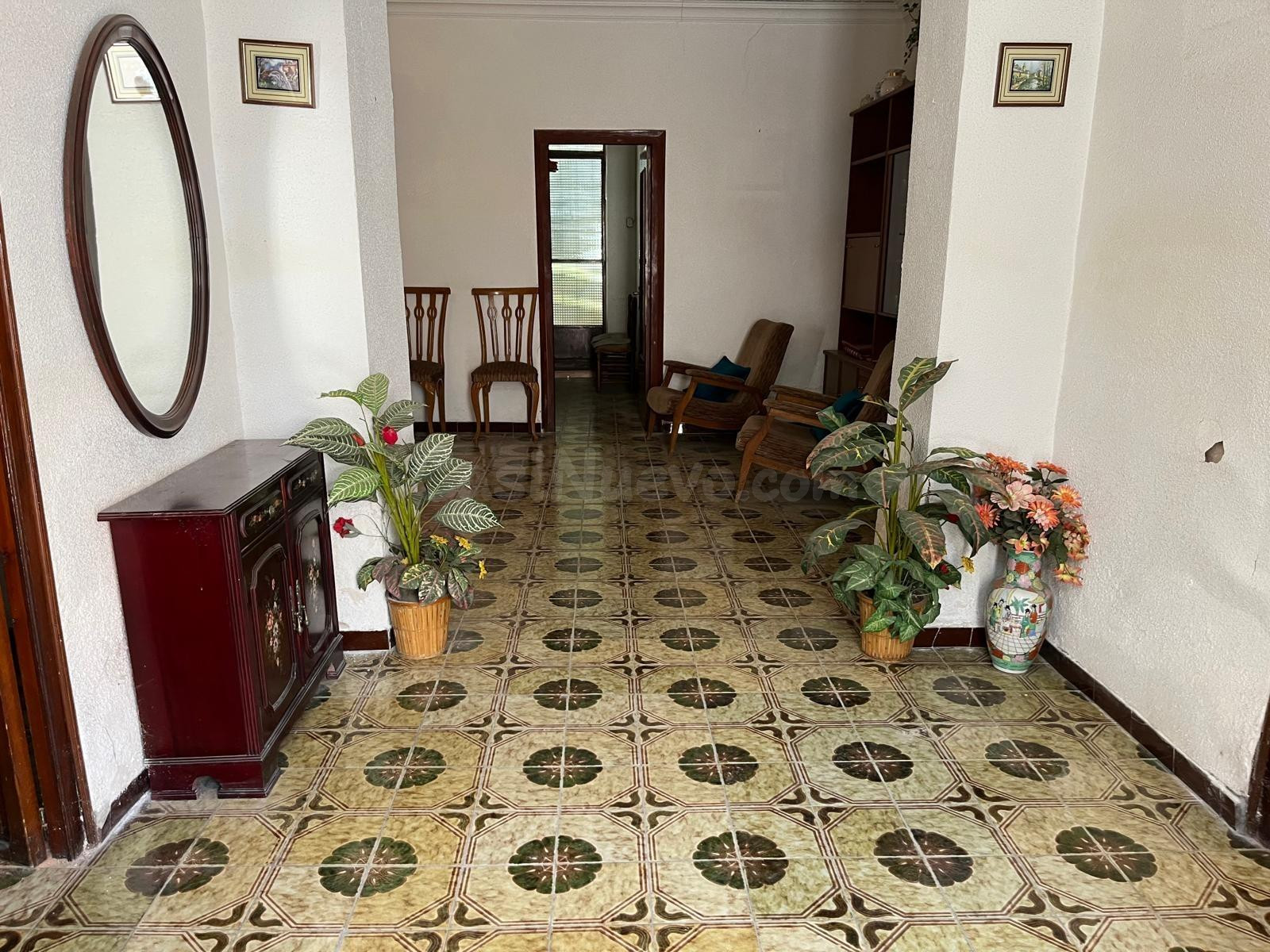 AMPLIA CASA CON EXCELENTE ubicación!!!! OPORTUNIDAD UNICA POR 90.000 €