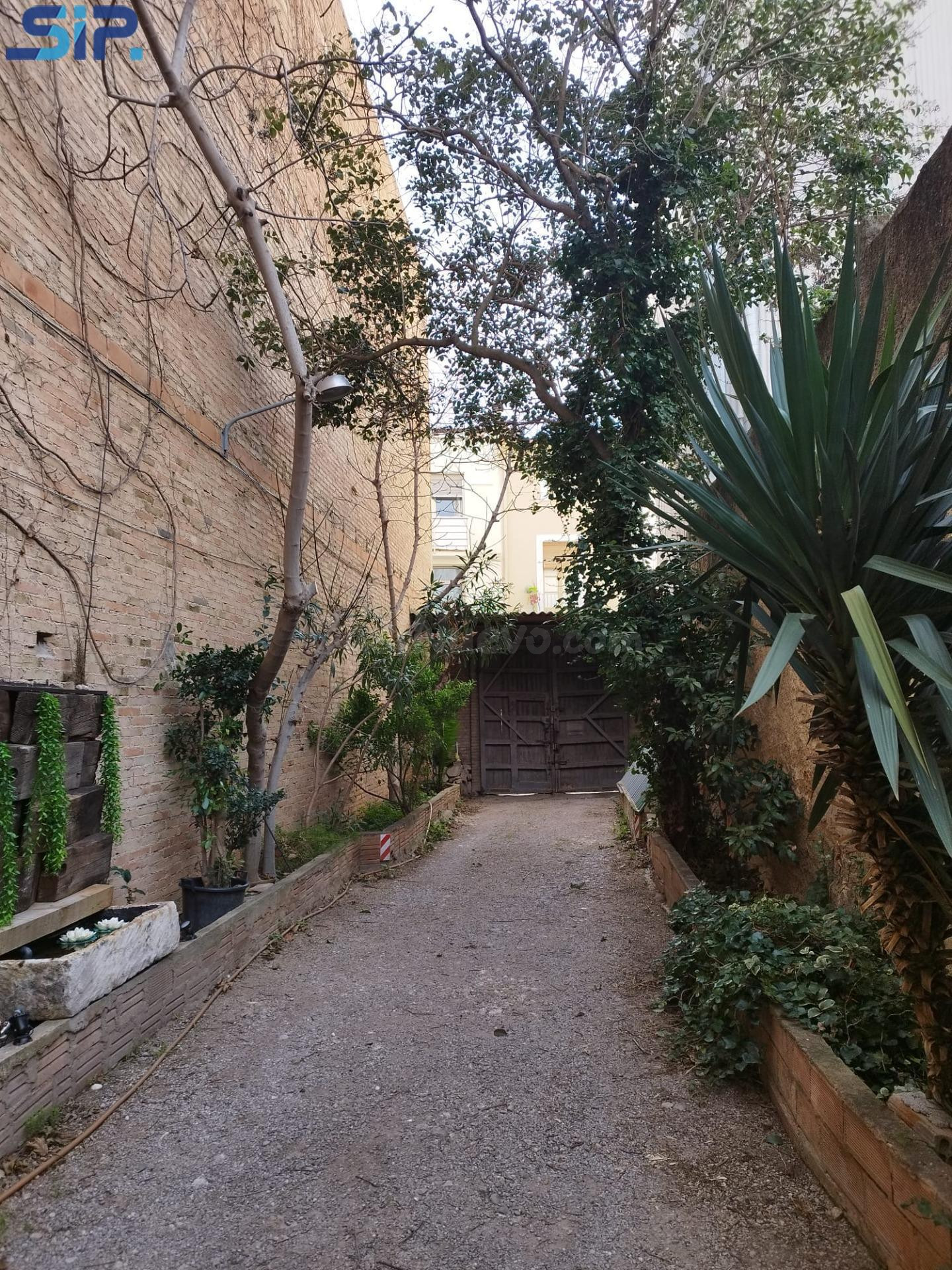 Casa céntrica con vivienda y local comercial en Vilafranca del Penedès
