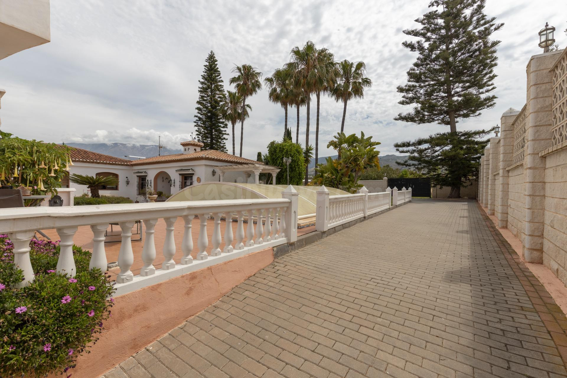 VILLA EN EL PUNTALÓN. MOTRIL