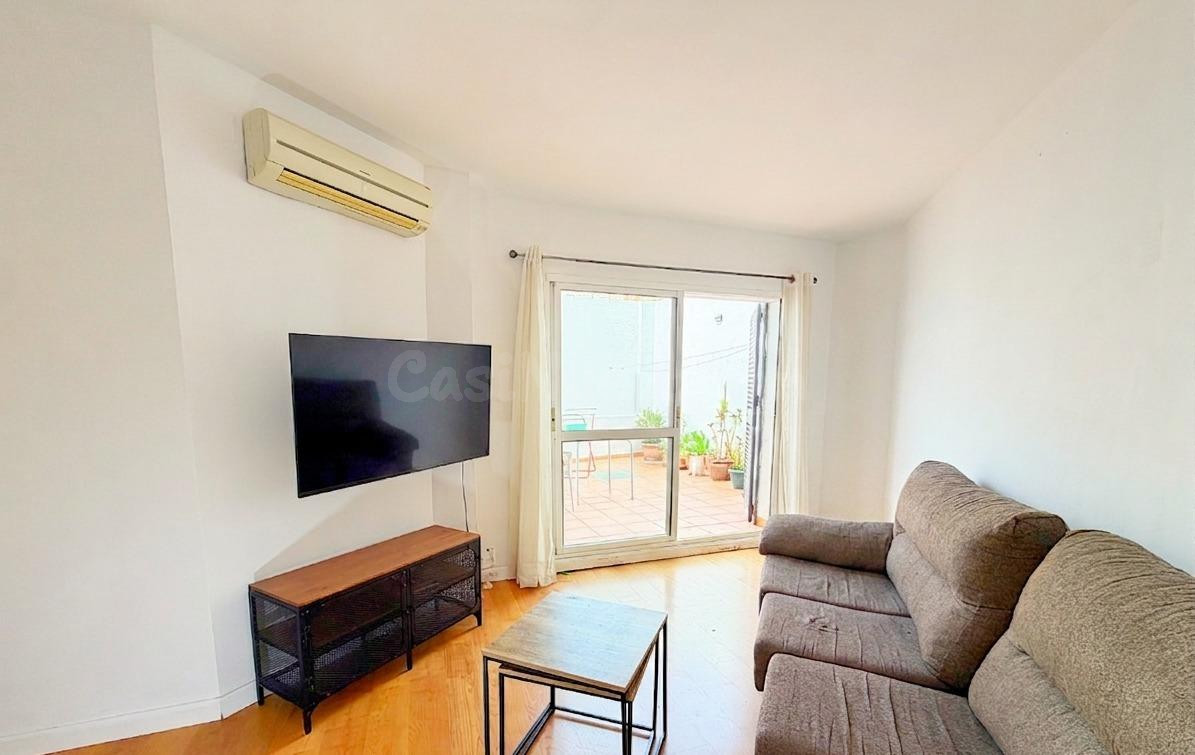 GRAN OCASIÓN EN CALLE LARGA DE 3 DORMITORIOS Y PATIO PRIVADO