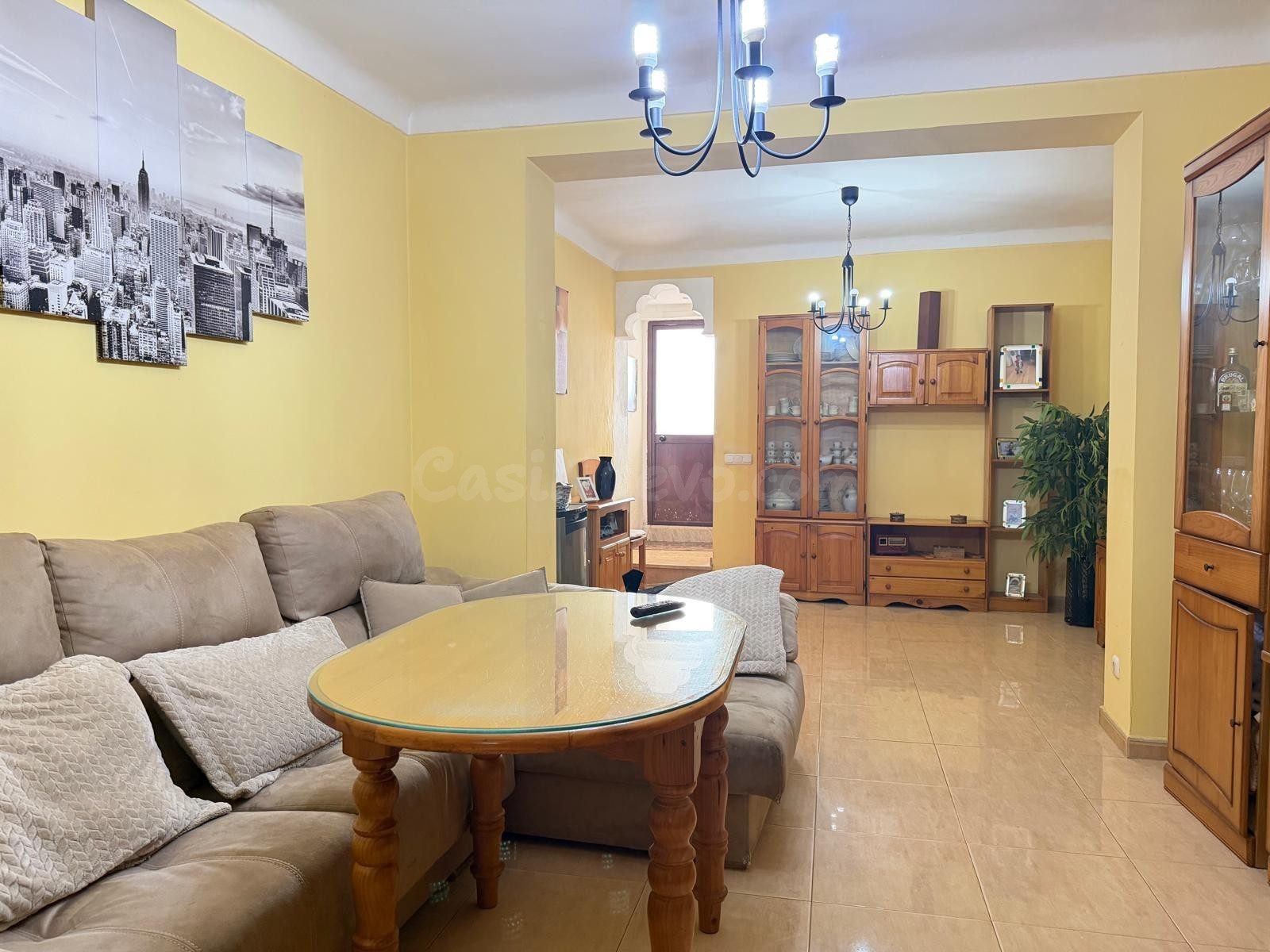 Oportunidad Única en Fuente de Piedra: Casa Amplia con Terra