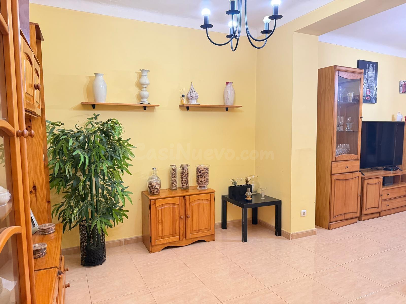 Oportunidad Única en Fuente de Piedra: Casa Amplia con Terra - foto 3