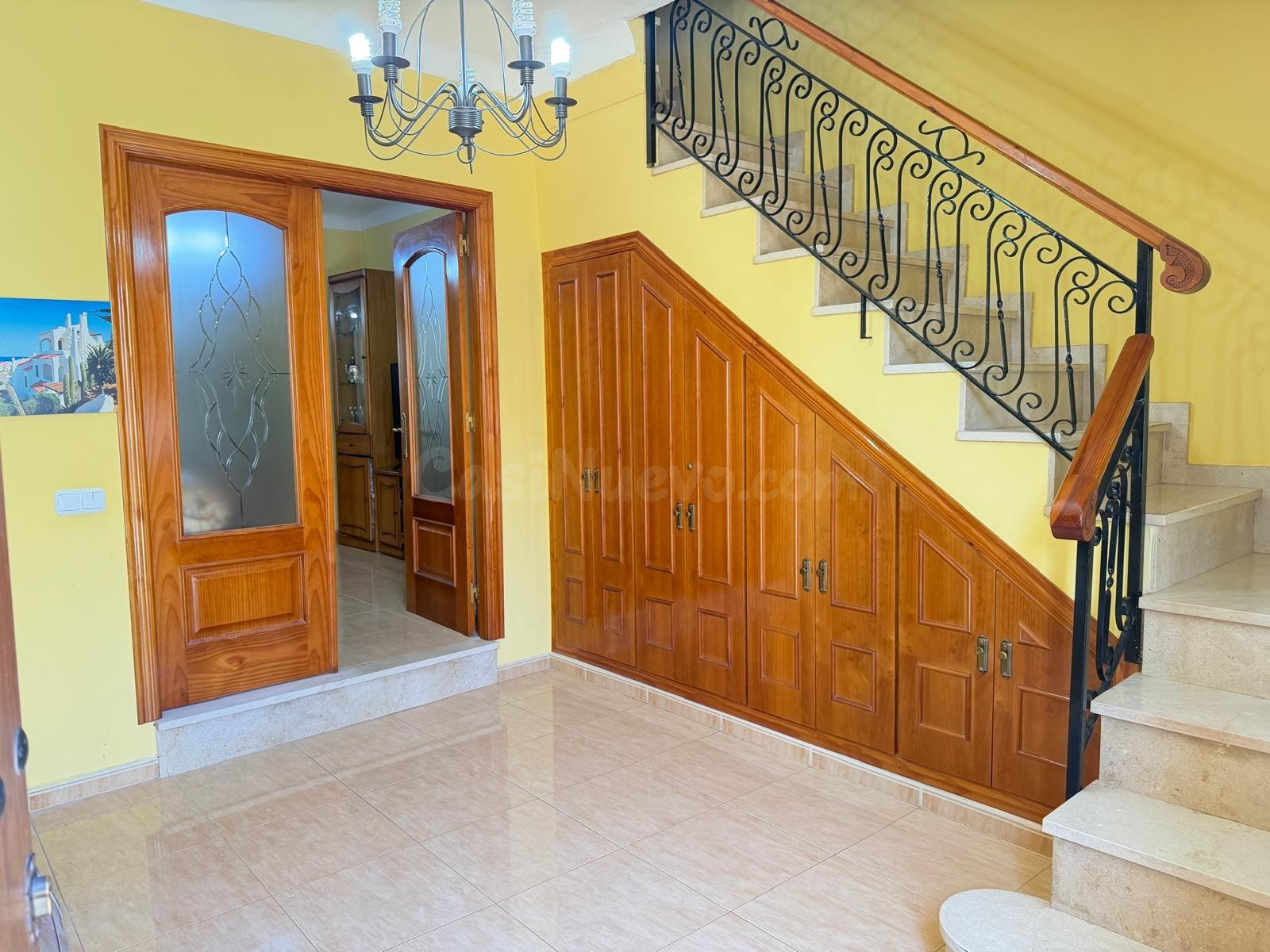 Oportunidad Única en Fuente de Piedra: Casa Amplia con Terra - foto 4