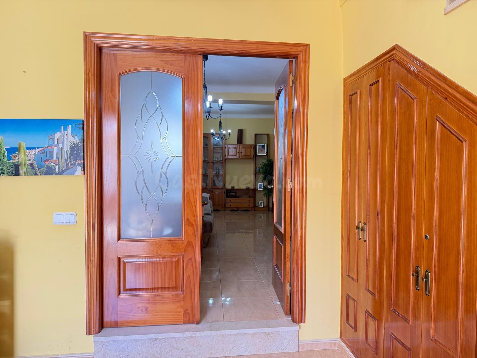 Oportunidad Única en Fuente de Piedra: Casa Amplia con Terra - foto 5