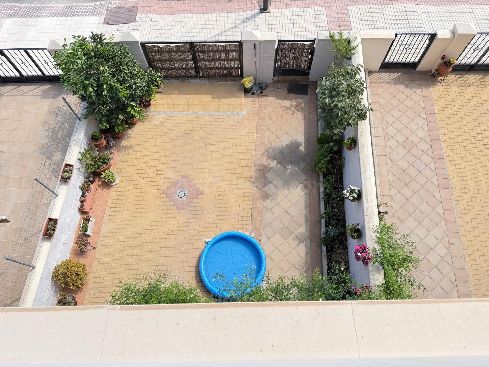 CASA EN FUENTE PIEDRA CON PATIO Y TERRAZA Y PISCINA COMUNITA - foto 5