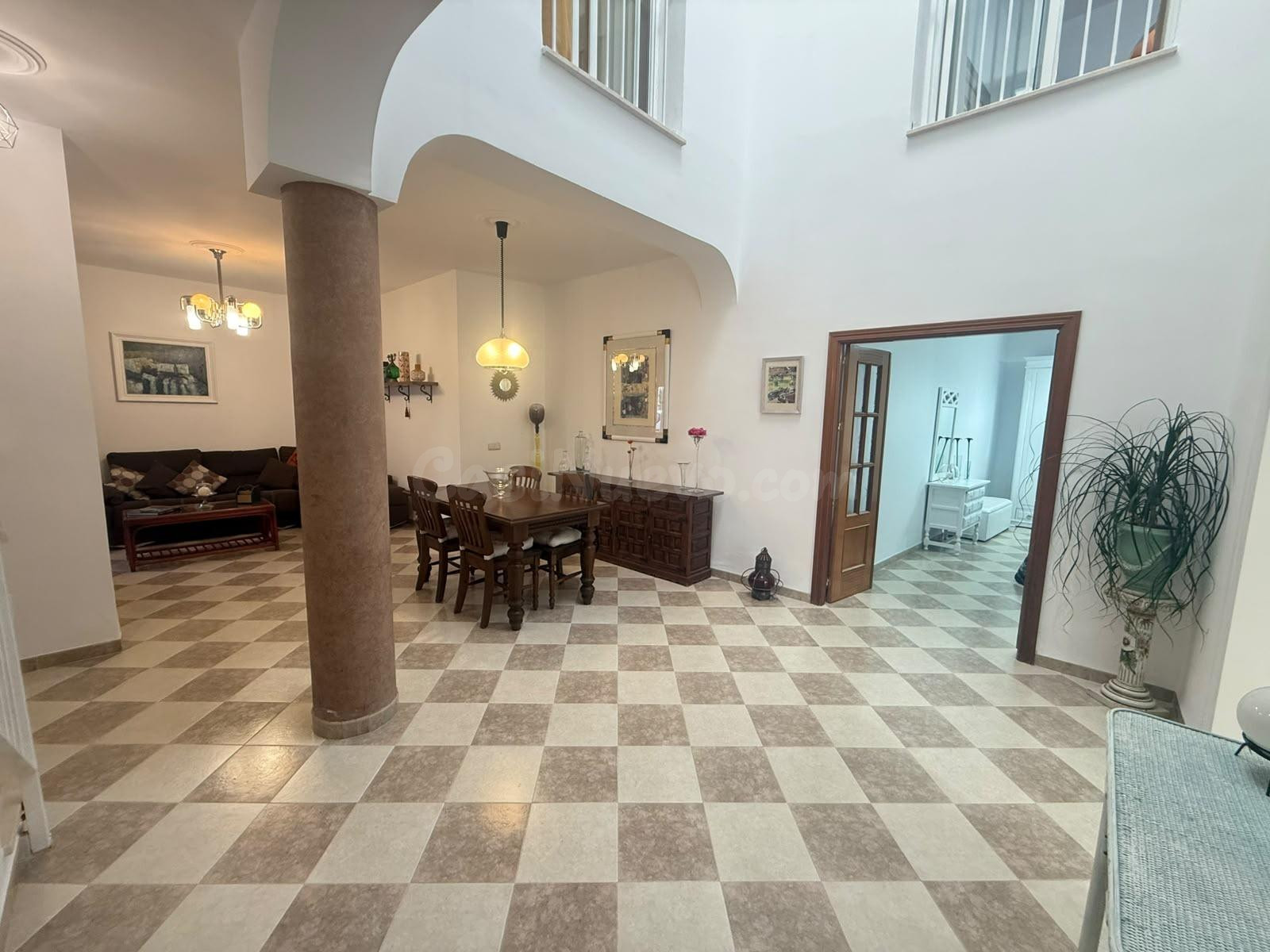 Amplia Casa en Mollina, Andalucía - ¡Listo para Entrar a Vivir!