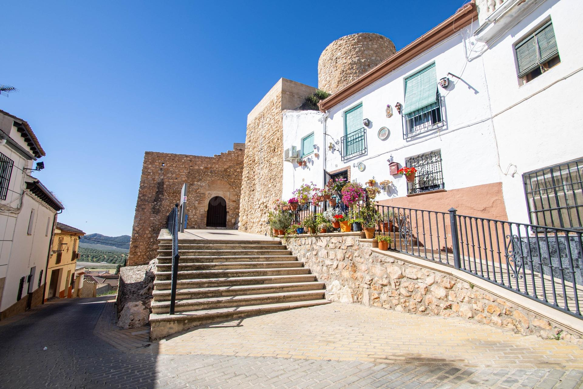 Casa Señorial con Gran Patio en el Centro de Íllora – Ideal para Vivienda o Negocio