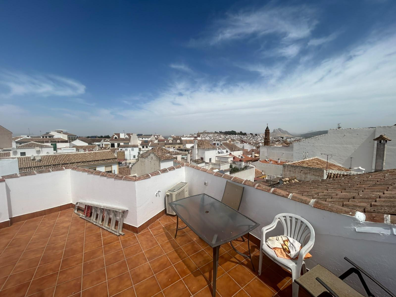 EN EXCLUSIVA ÁTICO DÚPLEX EN ANTEQUERA CON AMPLIA TERRAZA Y UNAS BONITAS VISTAS