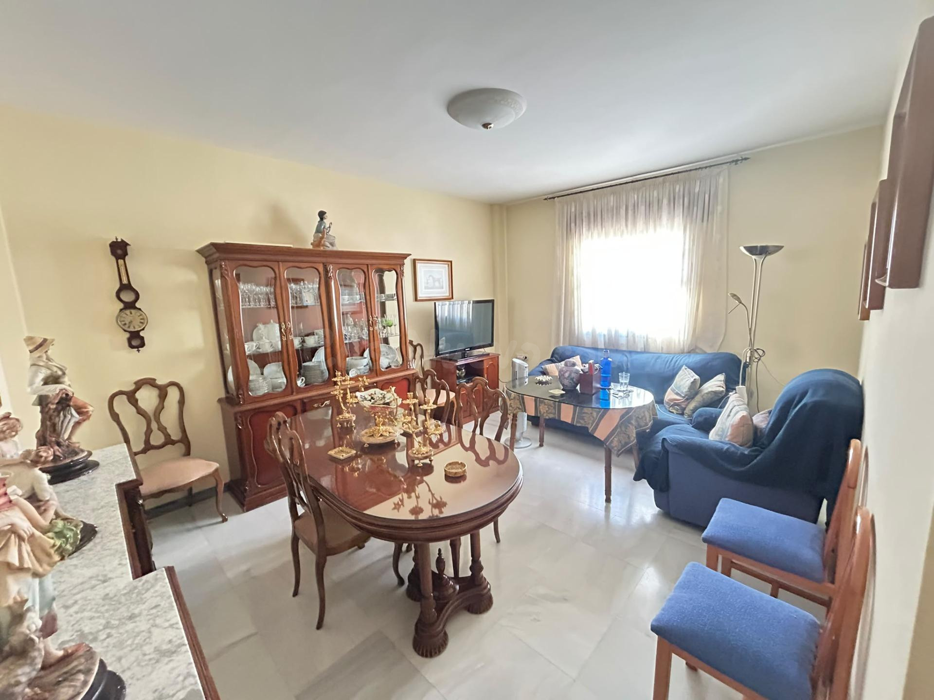 EN EXCLUSIVA AMPLIA CASA CON GARAJE EN ZONA CUESTA ARCHIDONA¡¡¡¡¡¡¡¡
