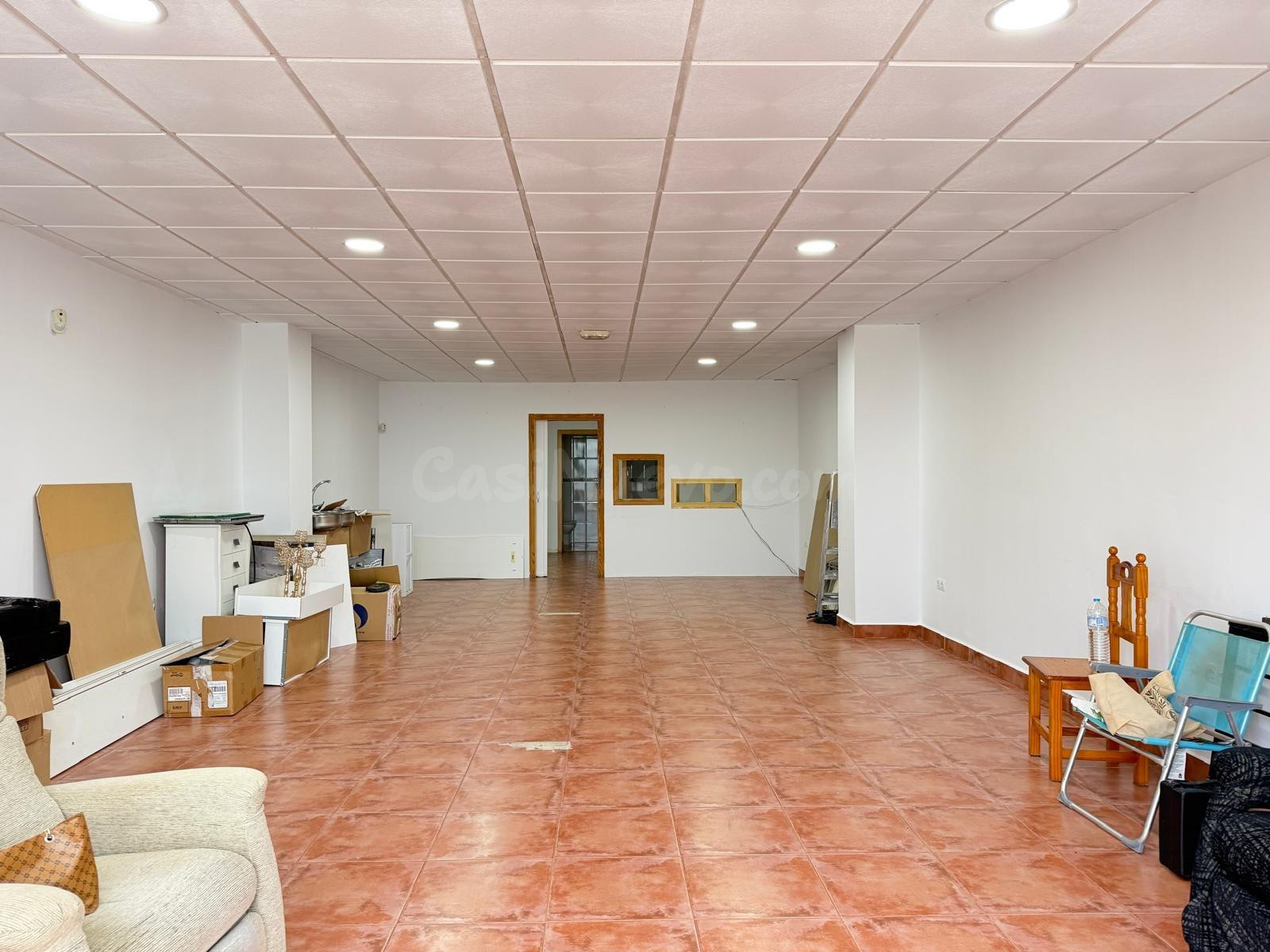 Local Comercial Amplio en La Quinta, Antequera - Oportunidad de Inversión