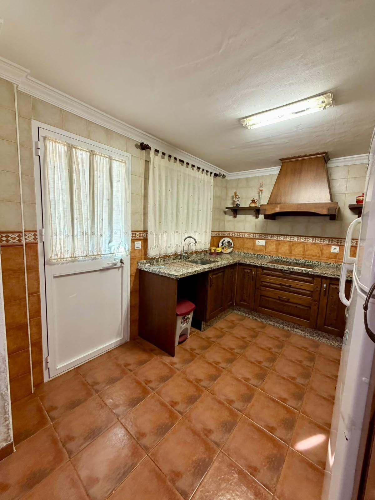 CASA ADOSADA CON PISCINA COMUNITARIA EN SIERRA DE YEGUAS¡¡¡¡ - foto 3