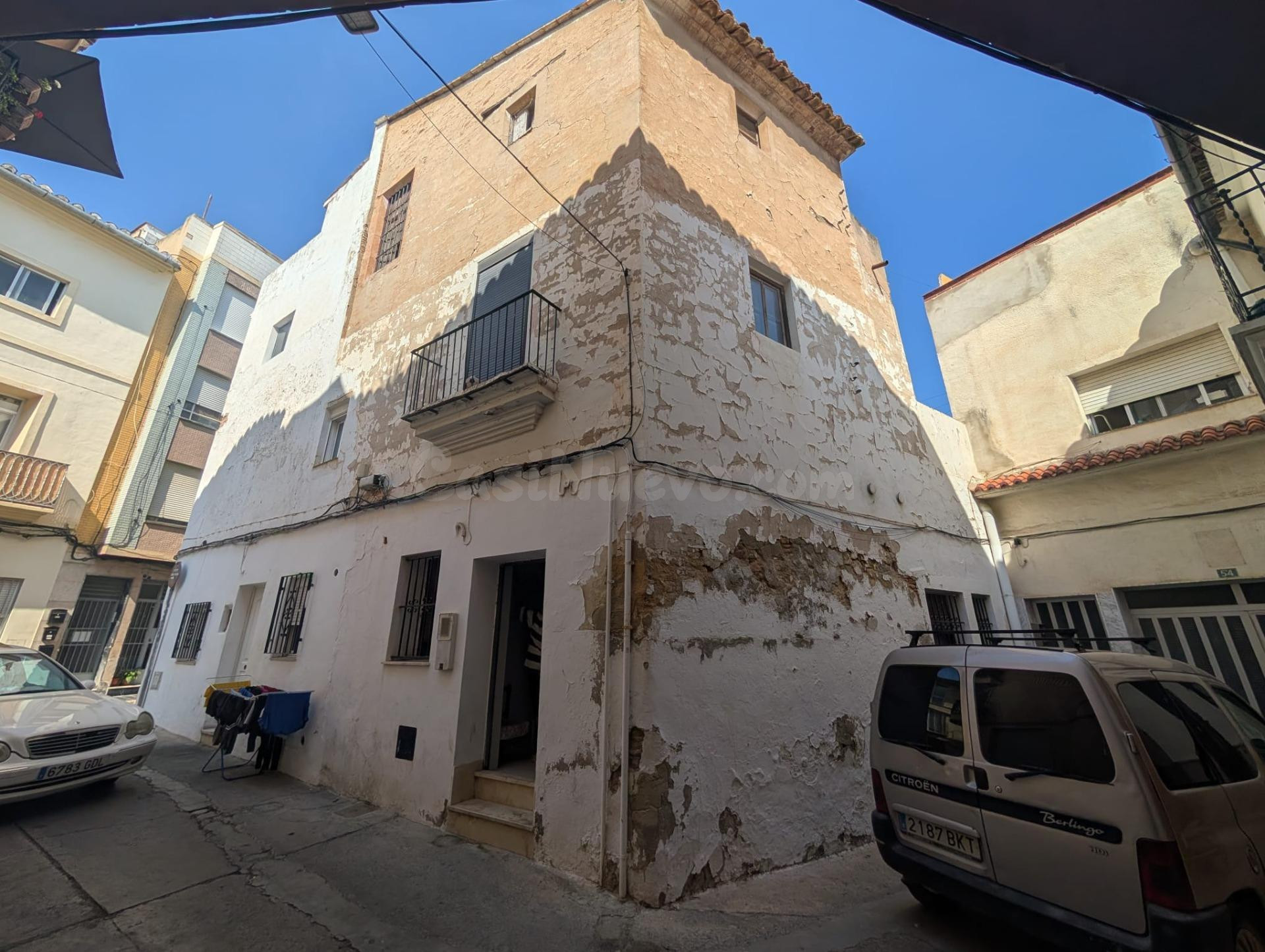 Amplia Casa en el Corazón de Lliria - Oportunidad Única