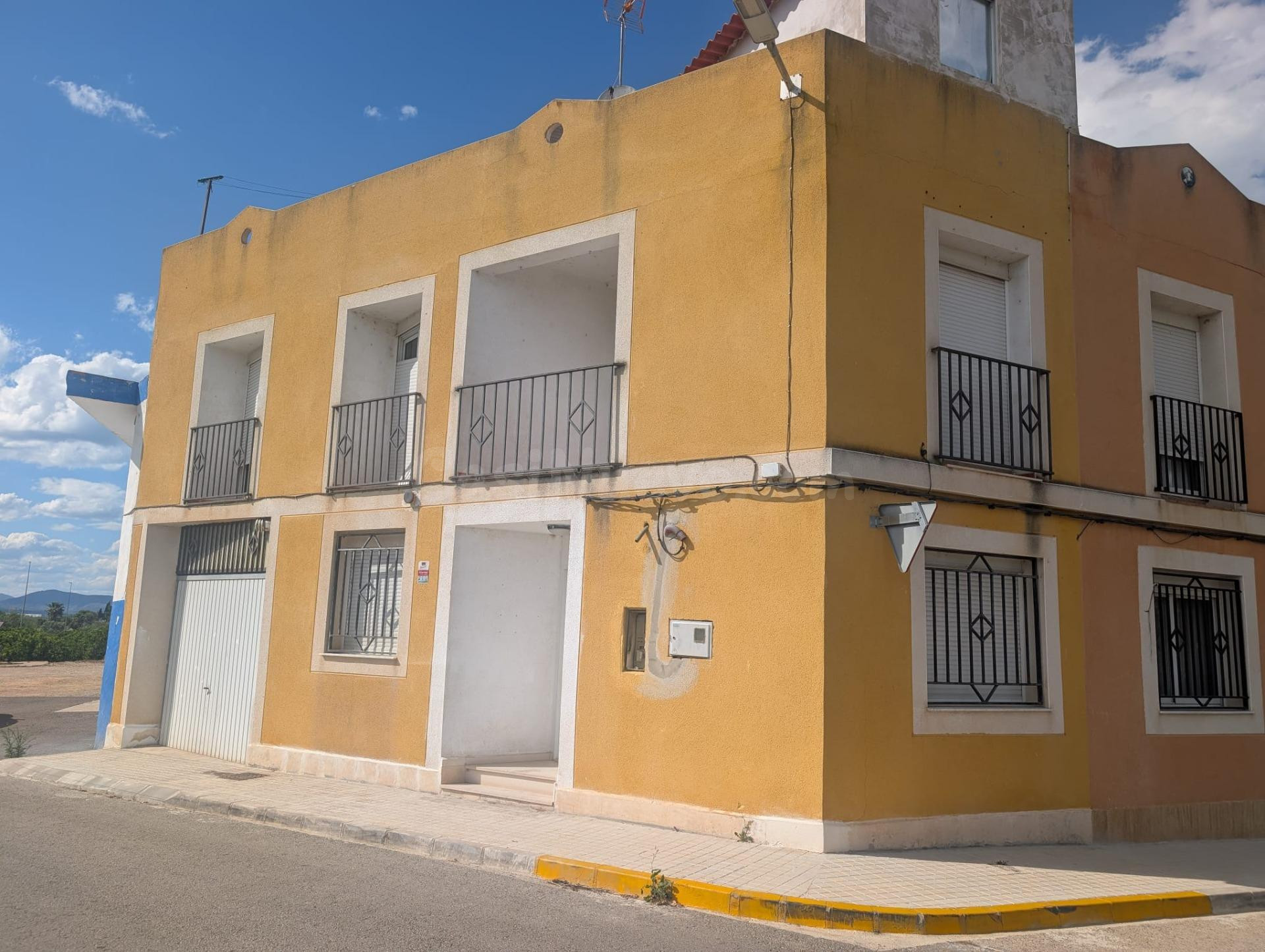 Amplio adosado en Benimuslem a reformar